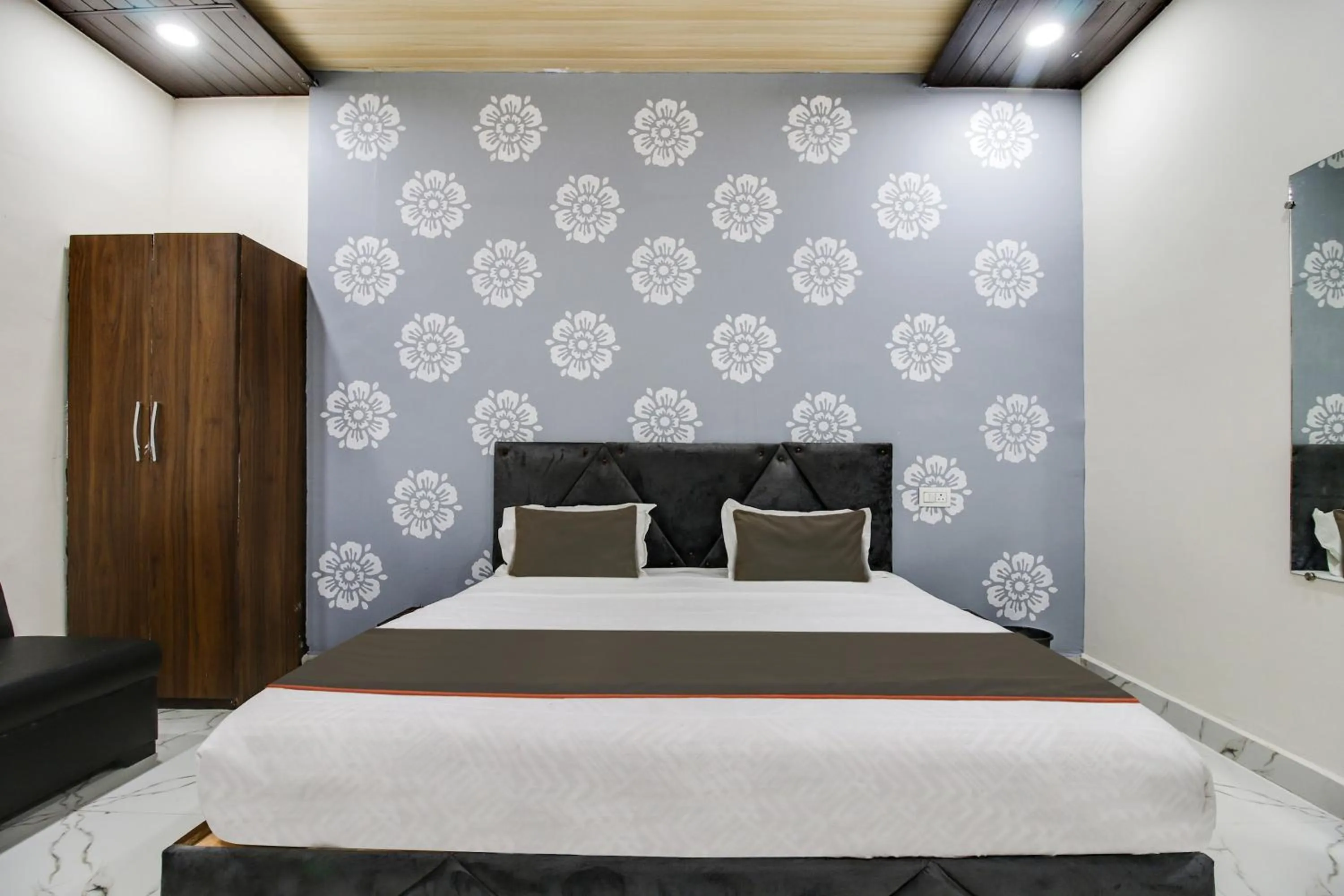 Bedroom in Hotel O by OYO Sawariya Regency