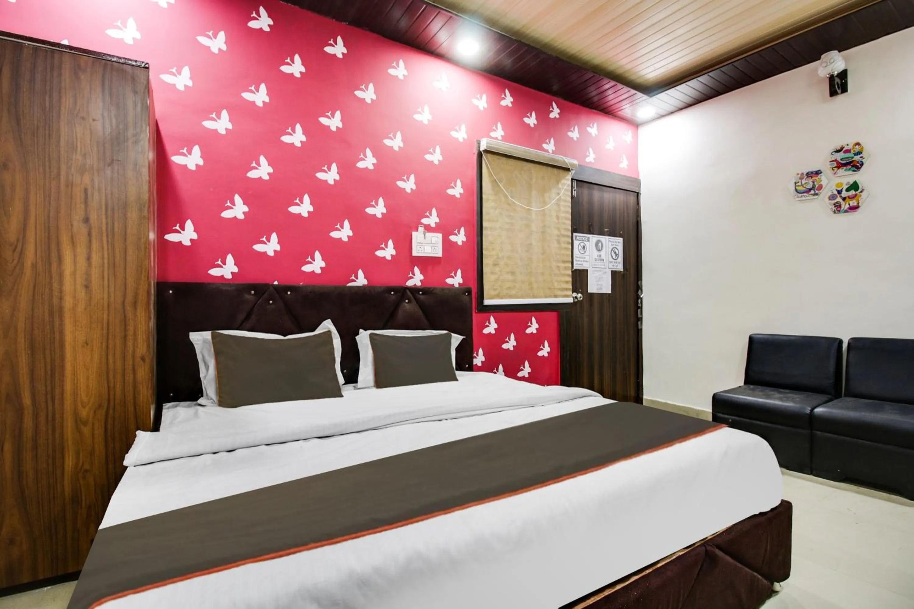 Bedroom in Hotel O by OYO Sawariya Regency