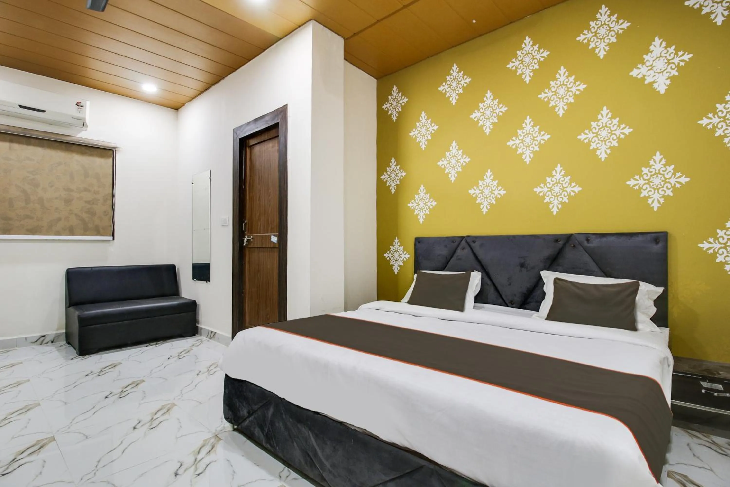 Bedroom in Hotel O by OYO Sawariya Regency