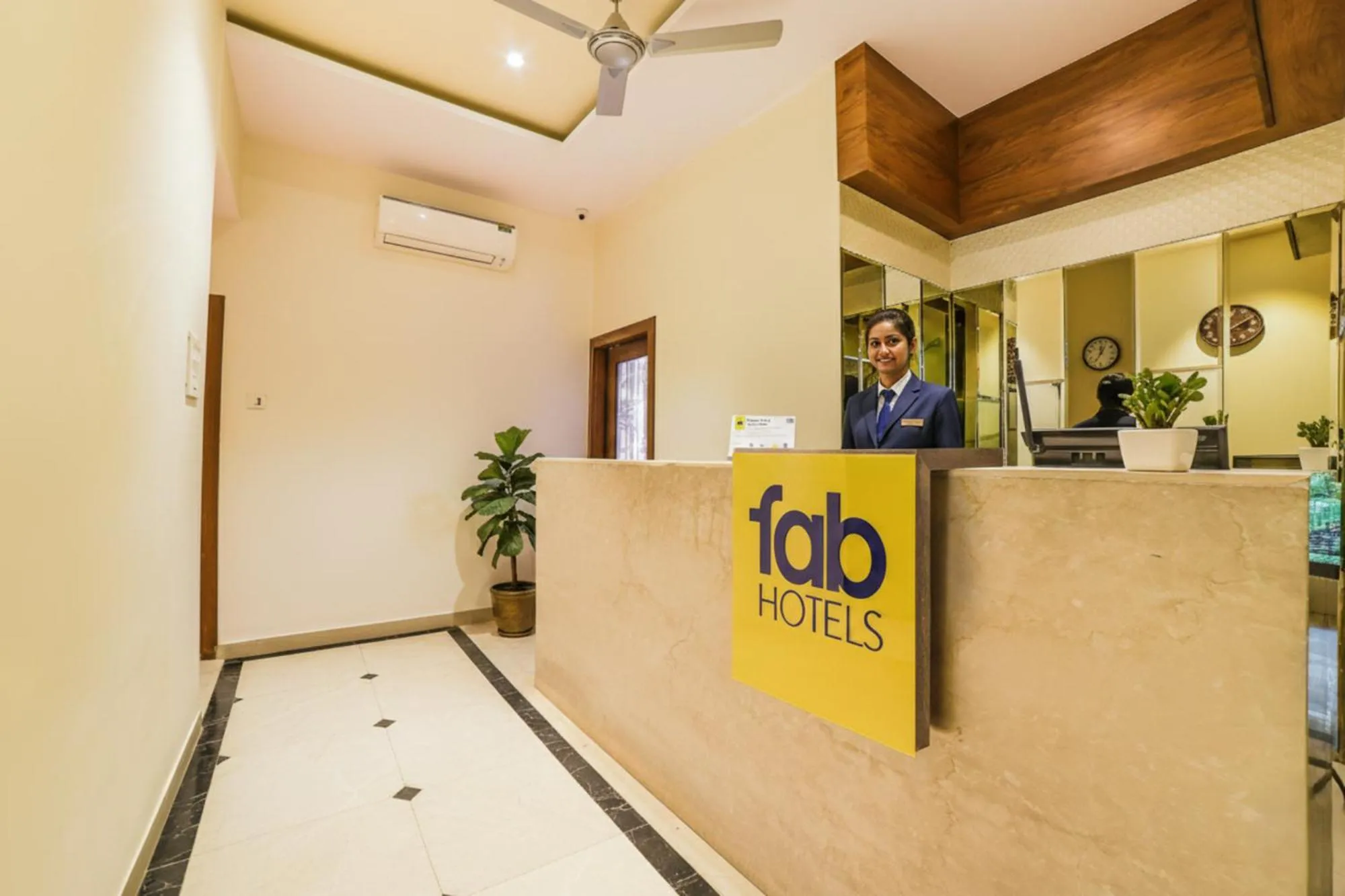 Lobby or reception in FabHotel Ascot International II - Nr Mumbai International Airport