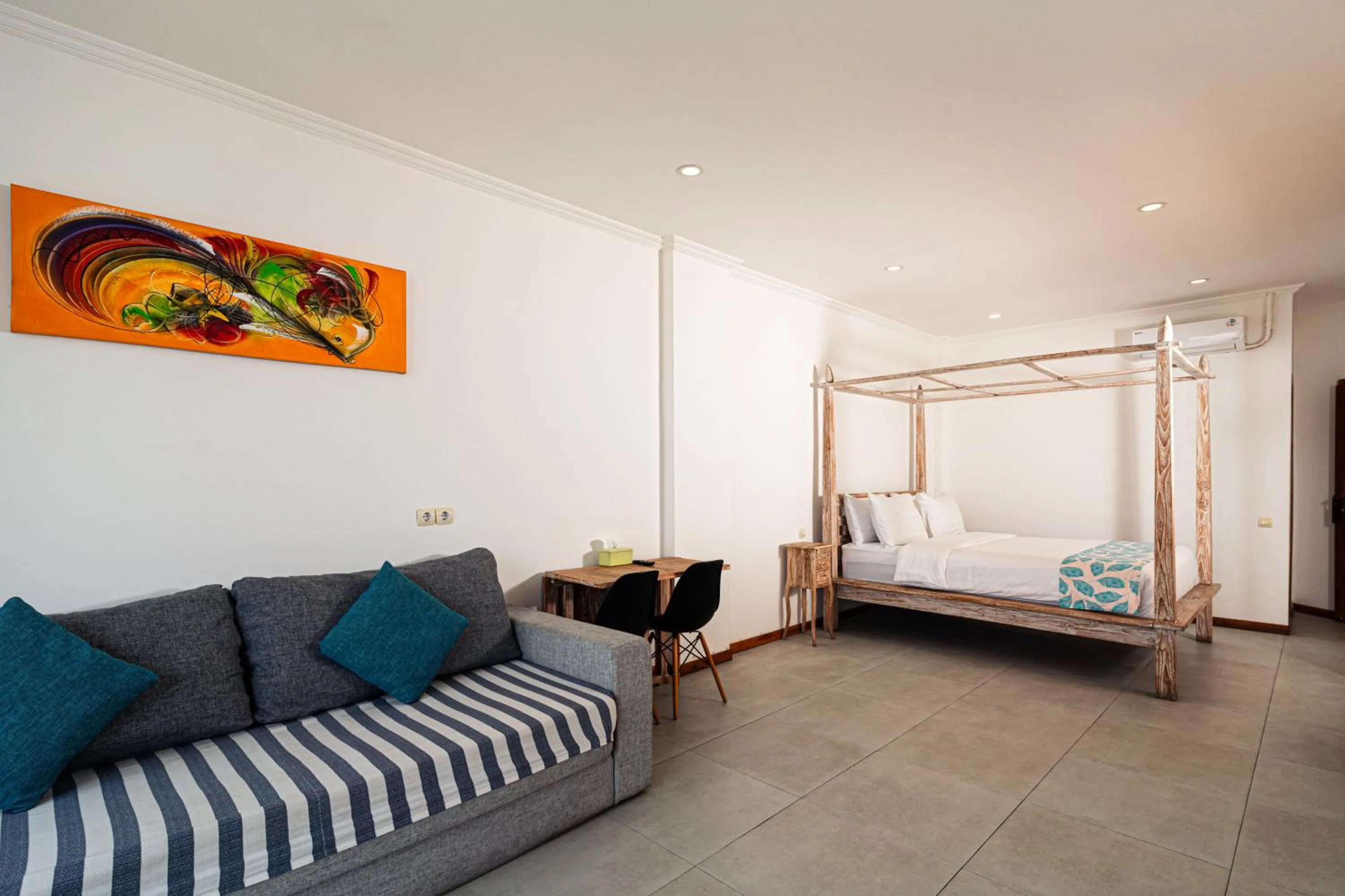 Living room, Bed in Komodo Suites Downtown