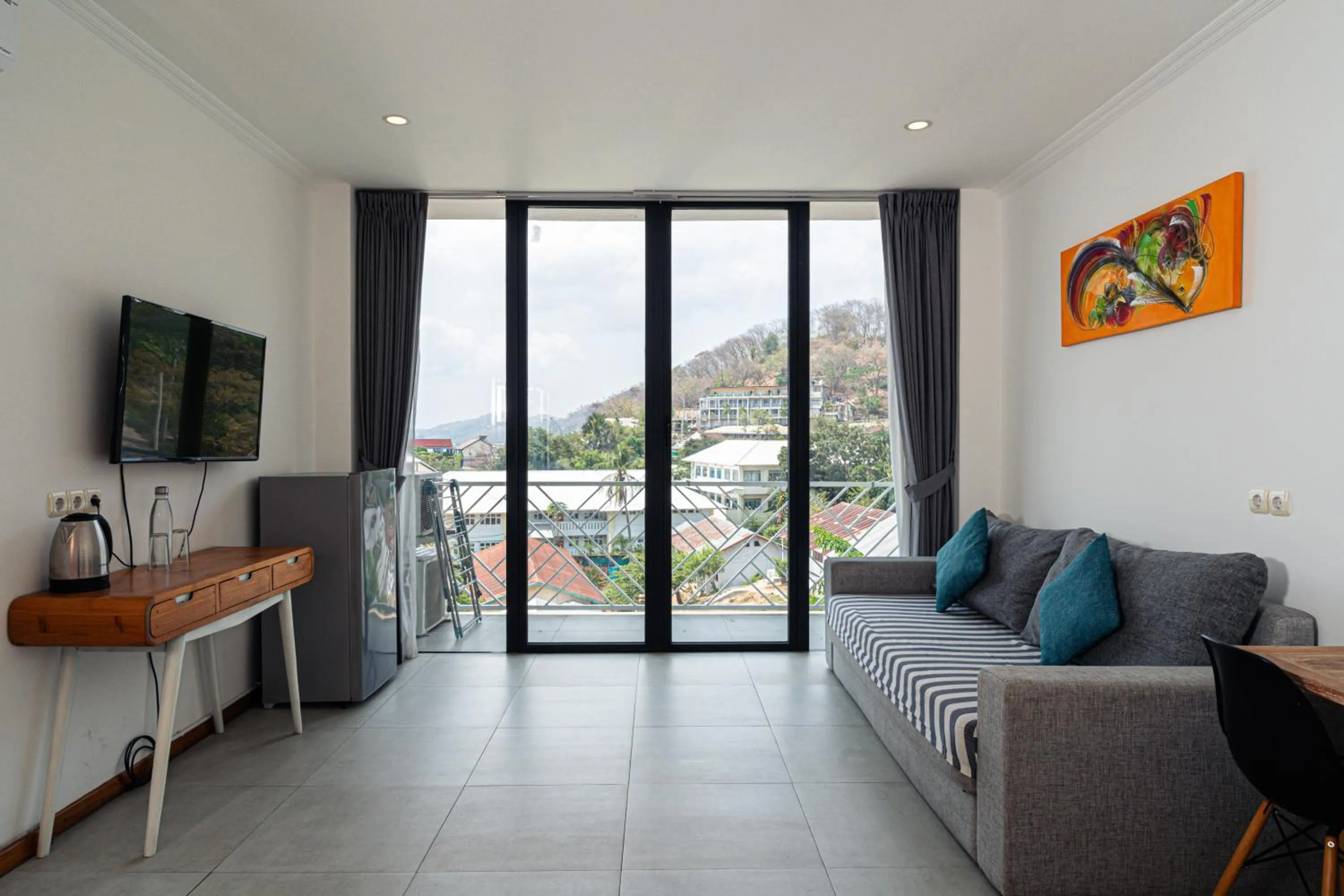 TV and multimedia in Komodo Suites Downtown