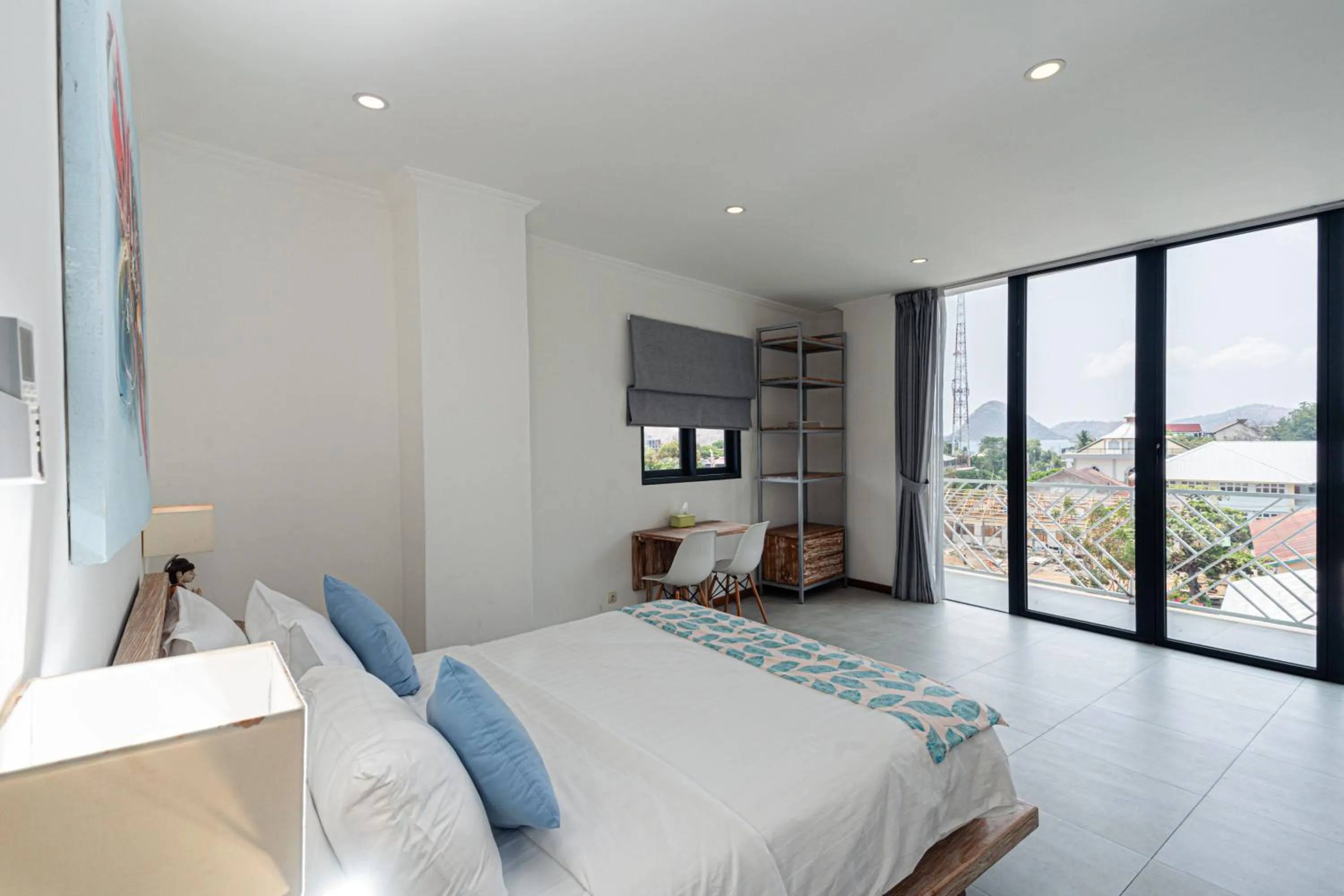 Bedroom, Bed in Komodo Suites Downtown