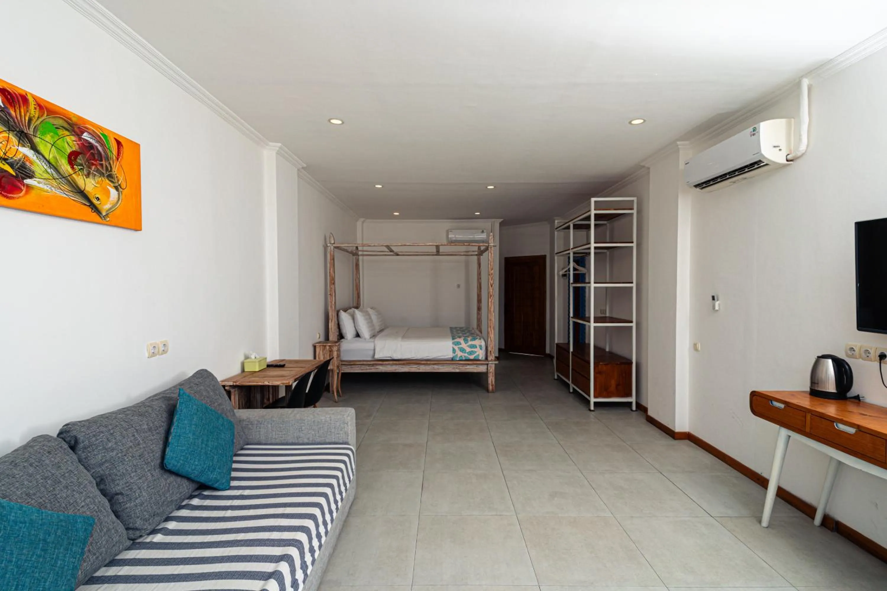 Living room, Bed in Komodo Suites Downtown