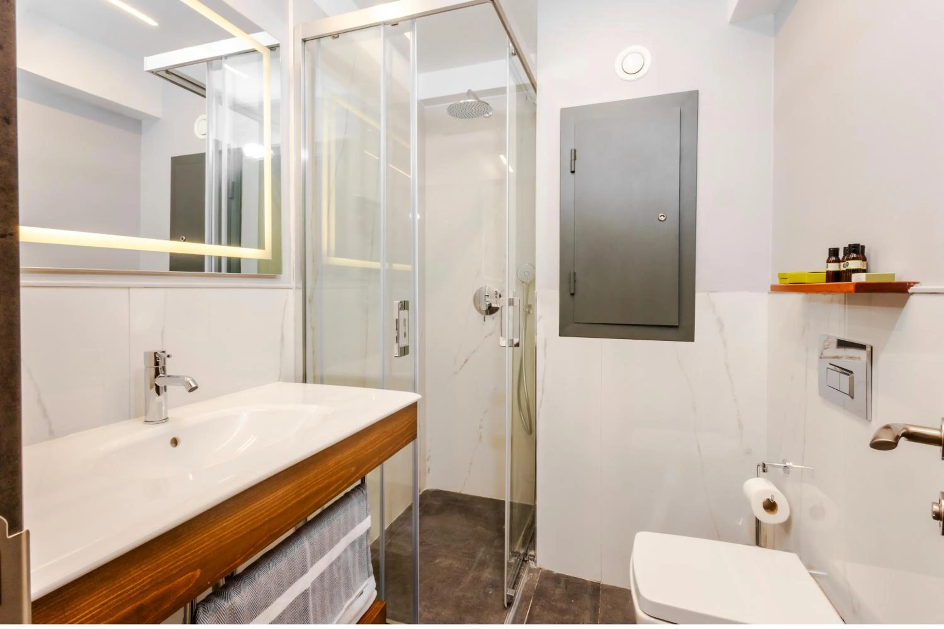 Shower in ERTAN OTEL