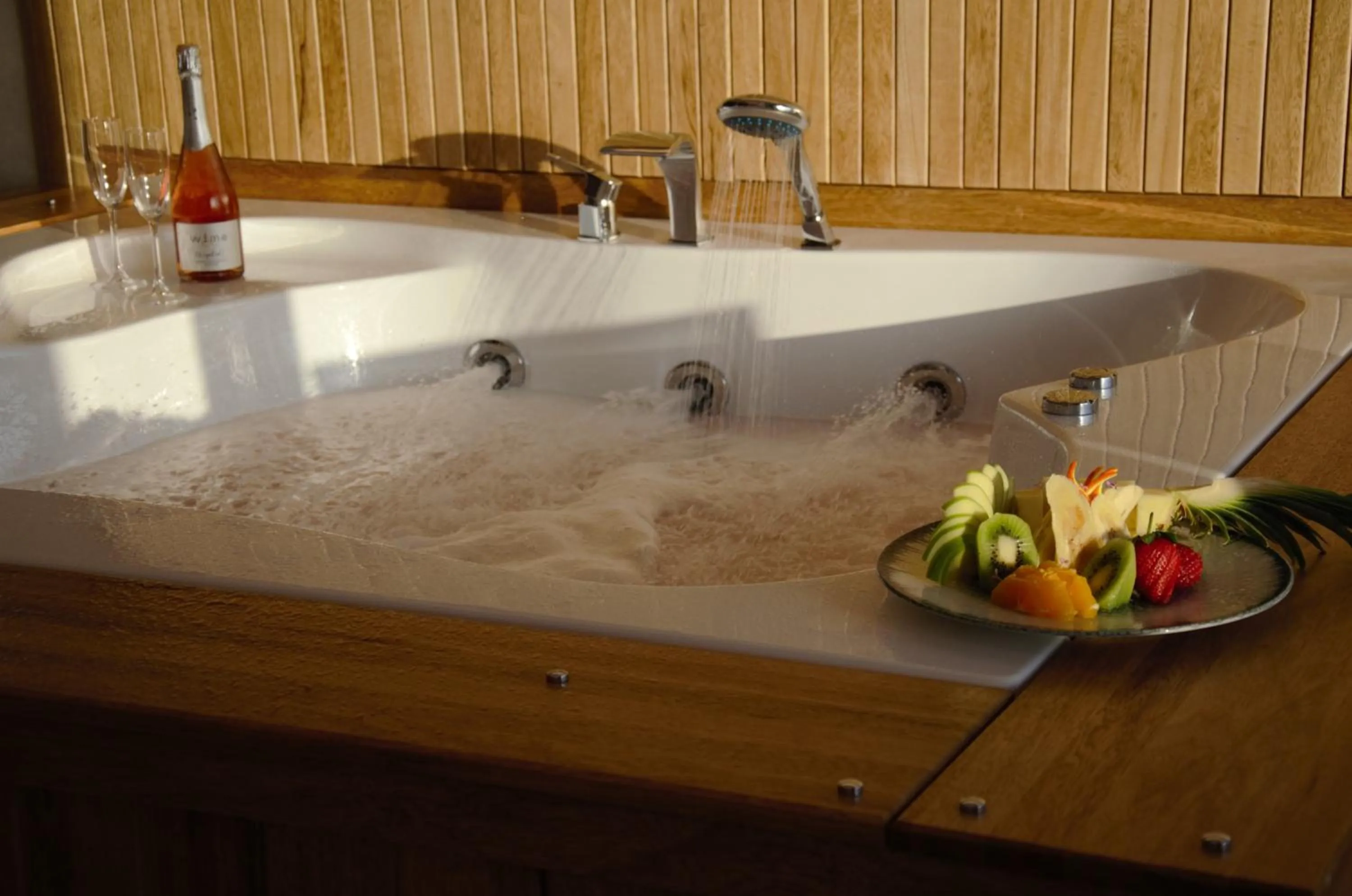 Hot Tub in ERTAN OTEL