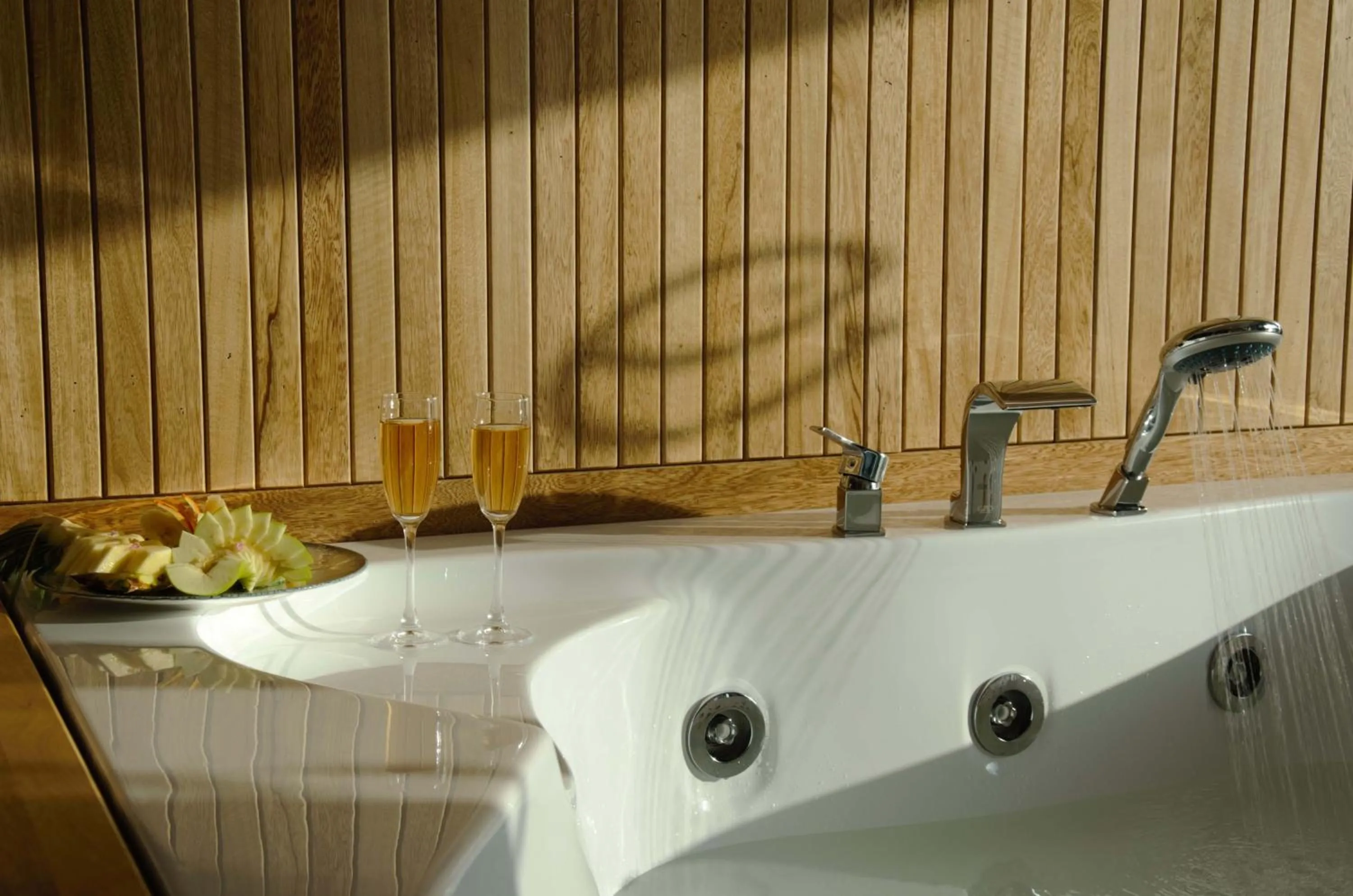 Hot Tub in ERTAN OTEL