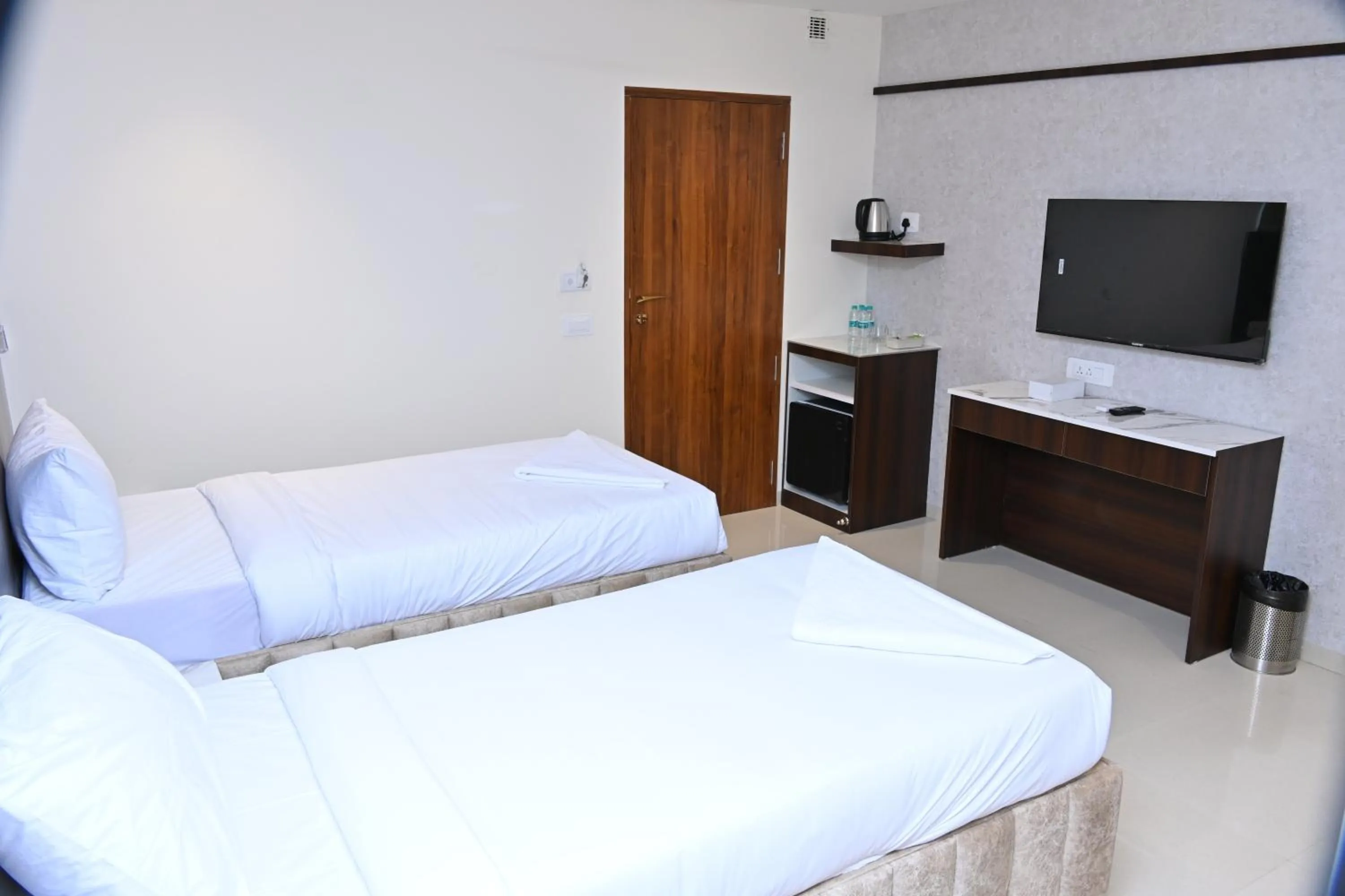 TV and multimedia, Bed in Grand Manor Suites