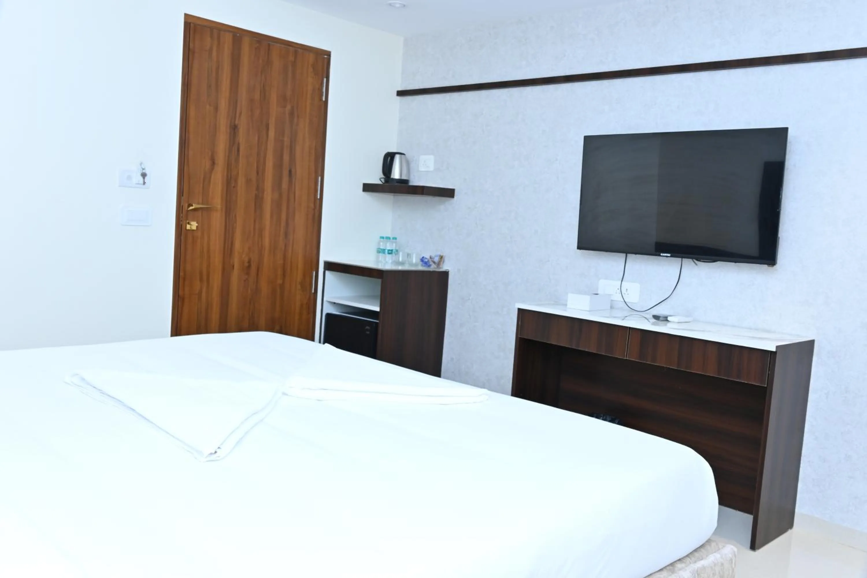 Bedroom, Bed in Grand Manor Suites