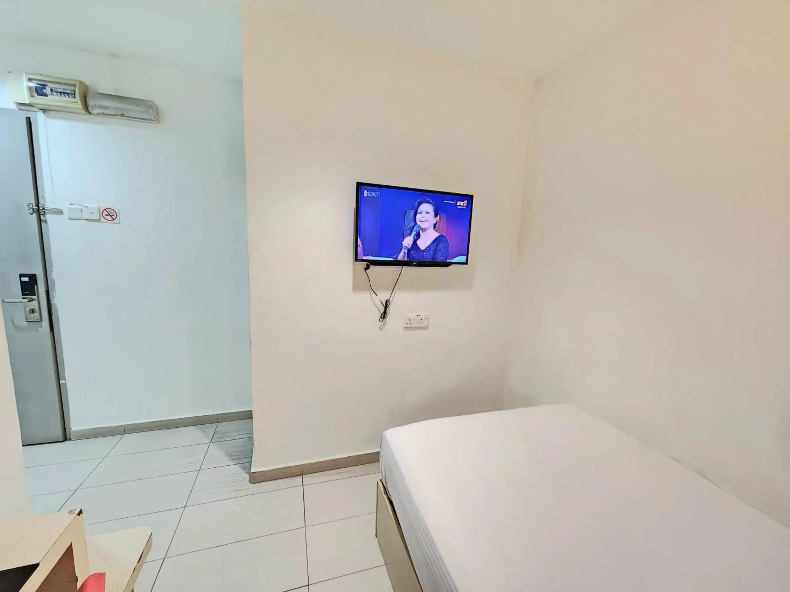 TV and multimedia, Bed in Kozi Hotel by Ardens - Danga Bay