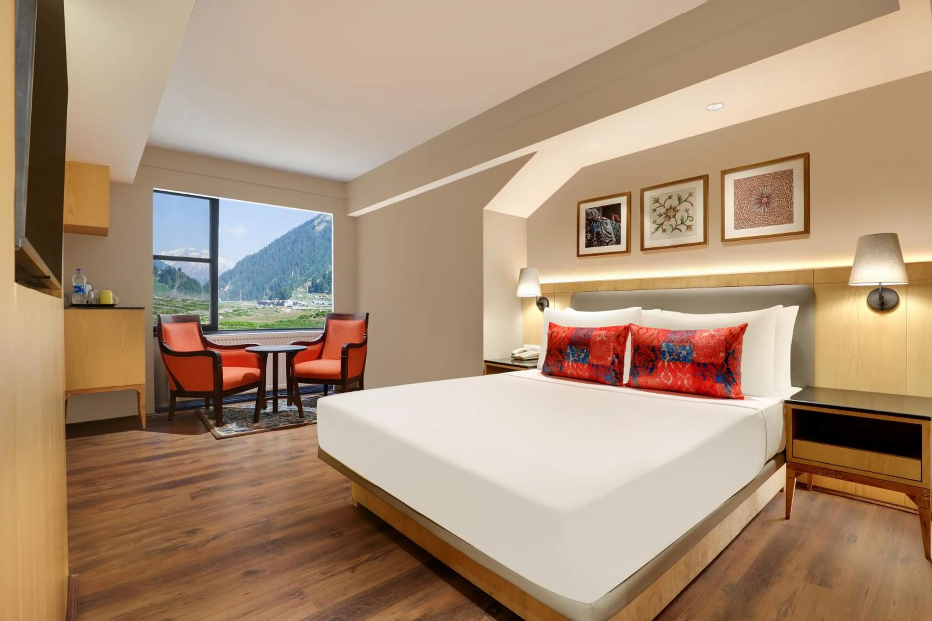 Bed in Lemon Tree Hotel, Sonamarg