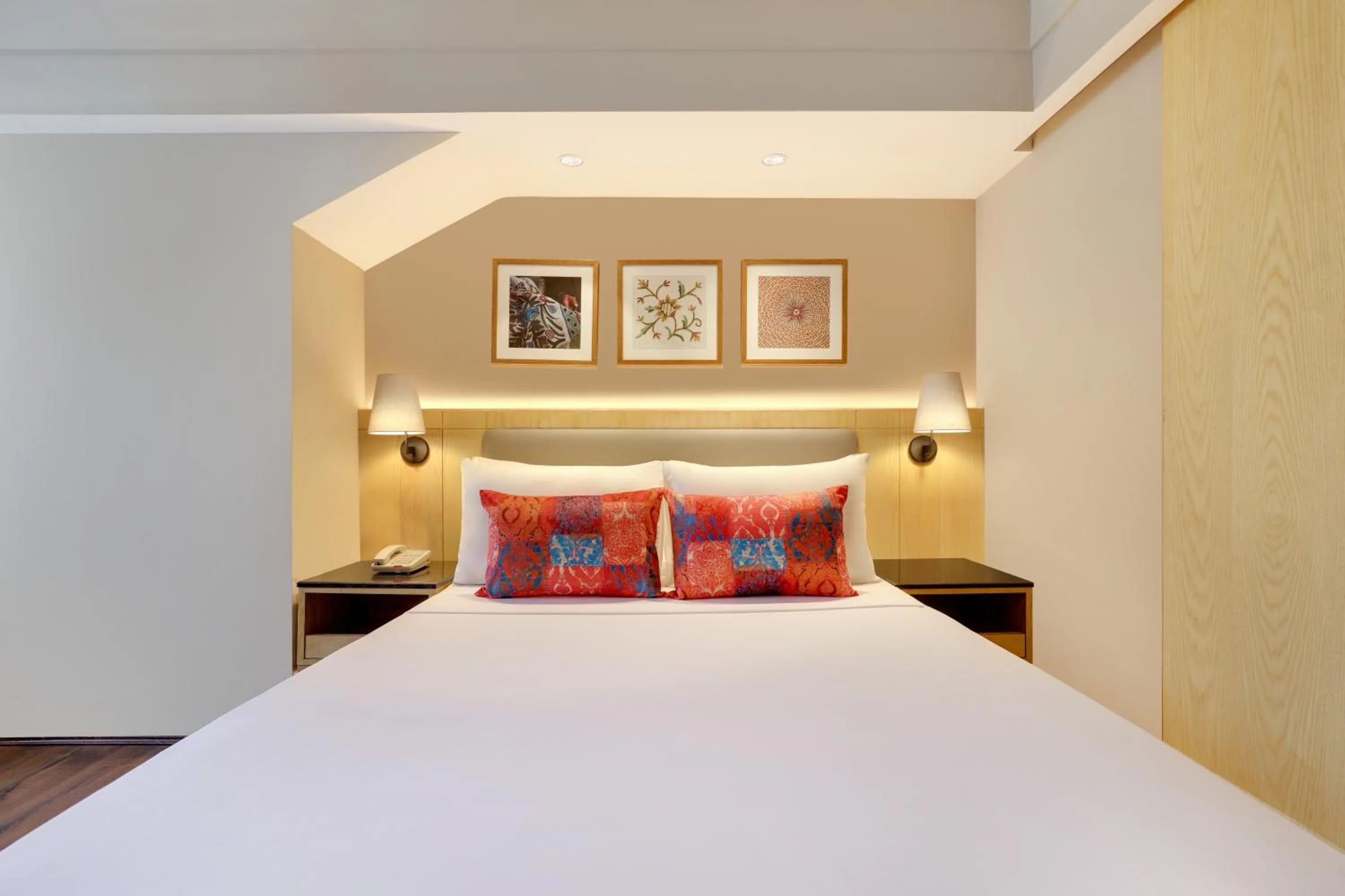 Bed in Lemon Tree Hotel, Sonamarg