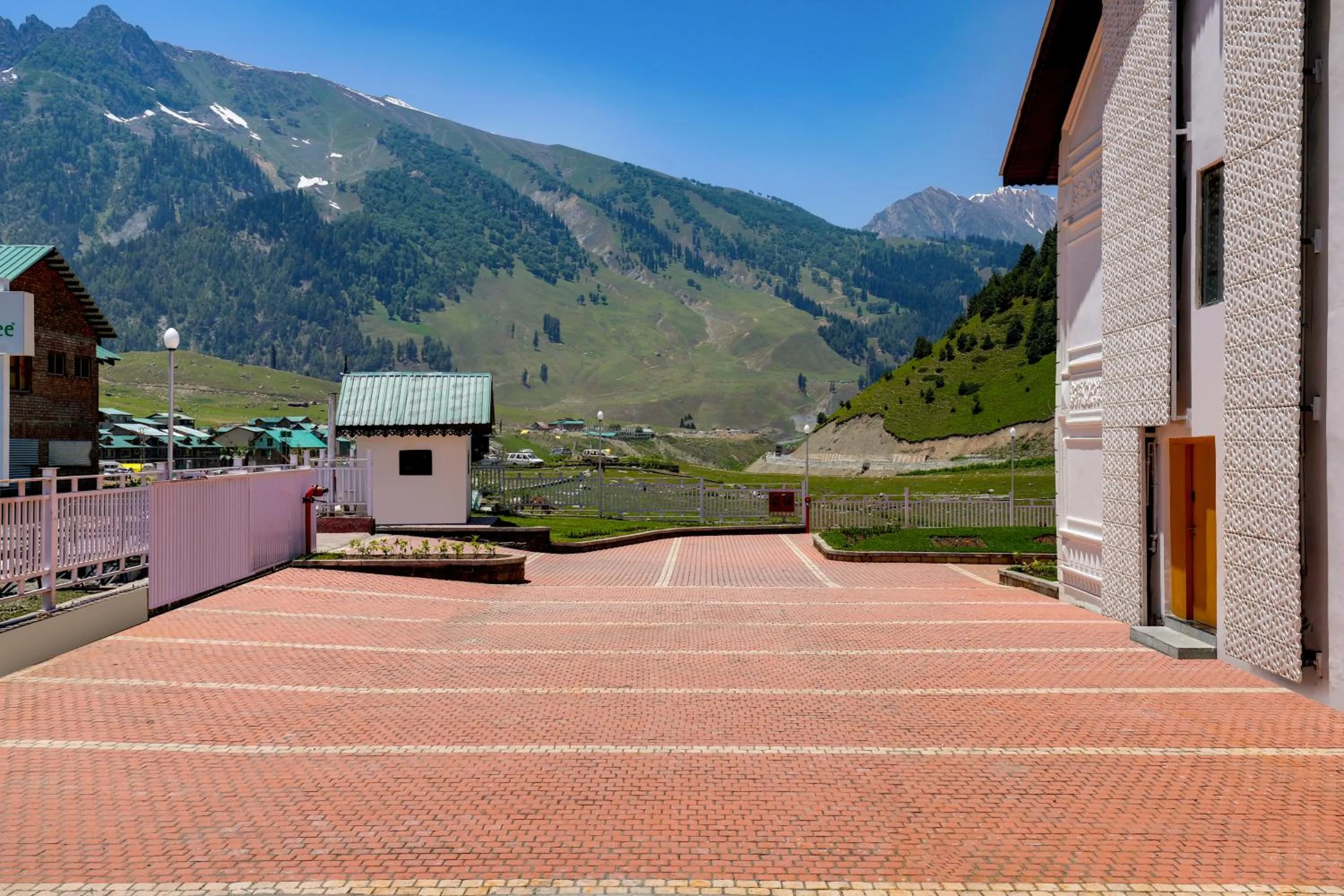 Lemon Tree Hotel, Sonamarg