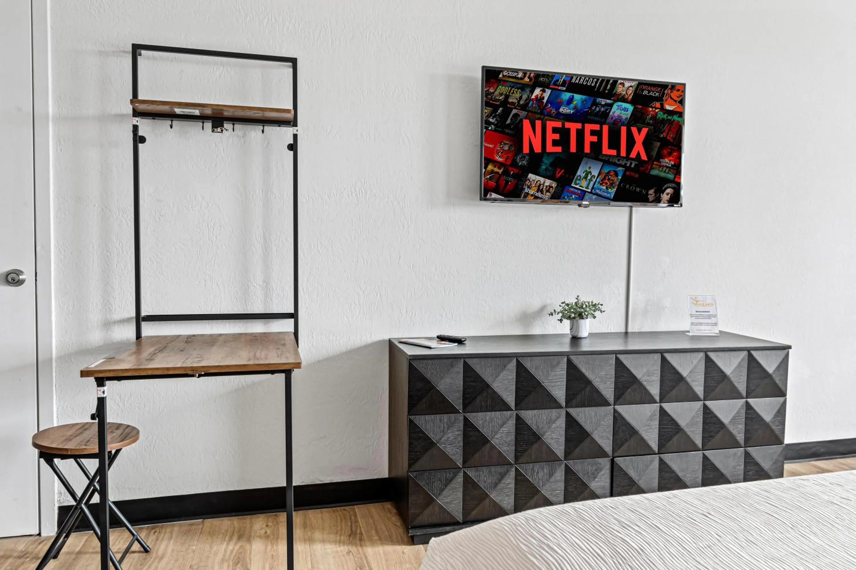 Bed in The Mallard Hotel & Suites