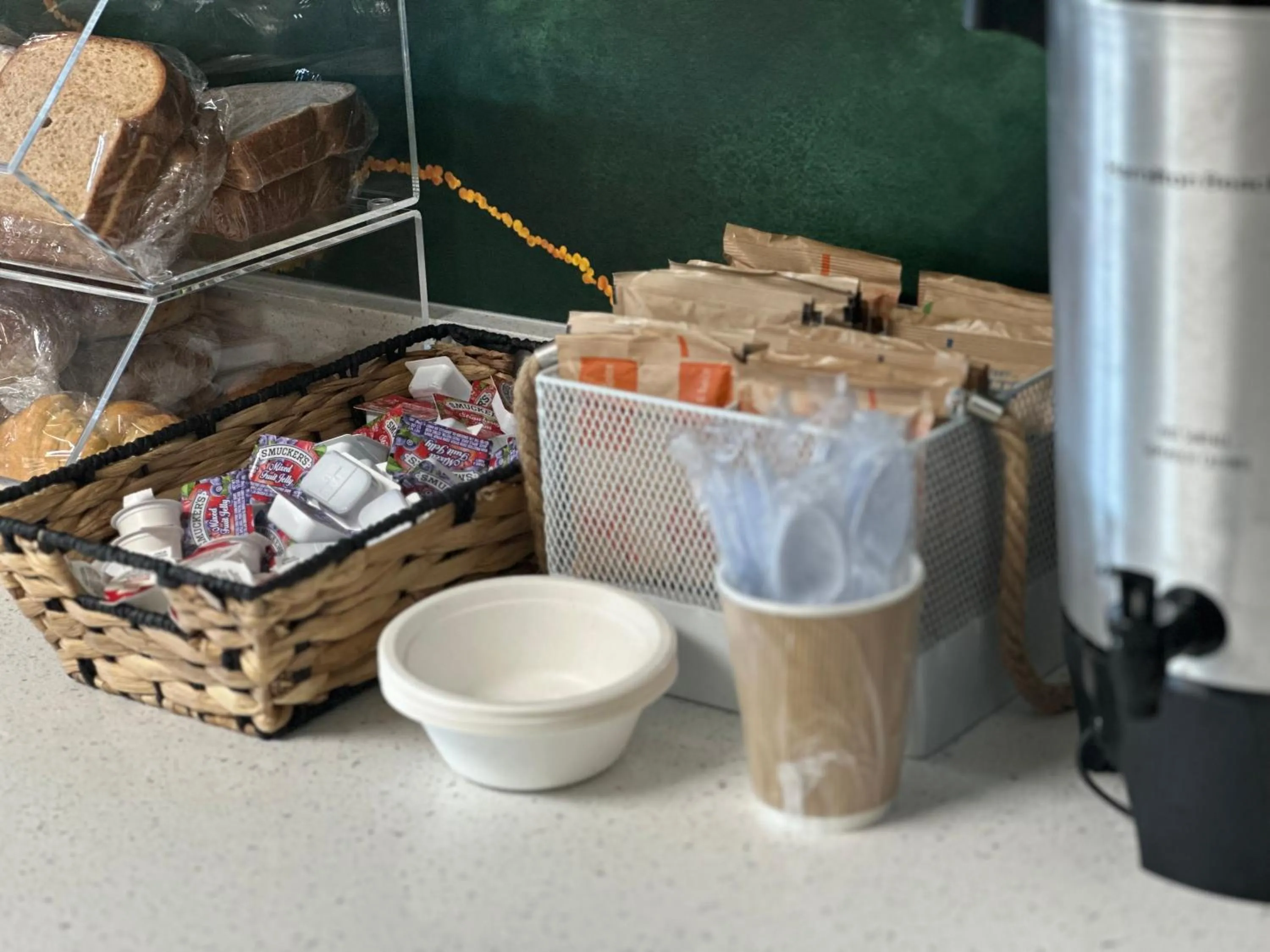 Breakfast in The Mallard Hotel & Suites