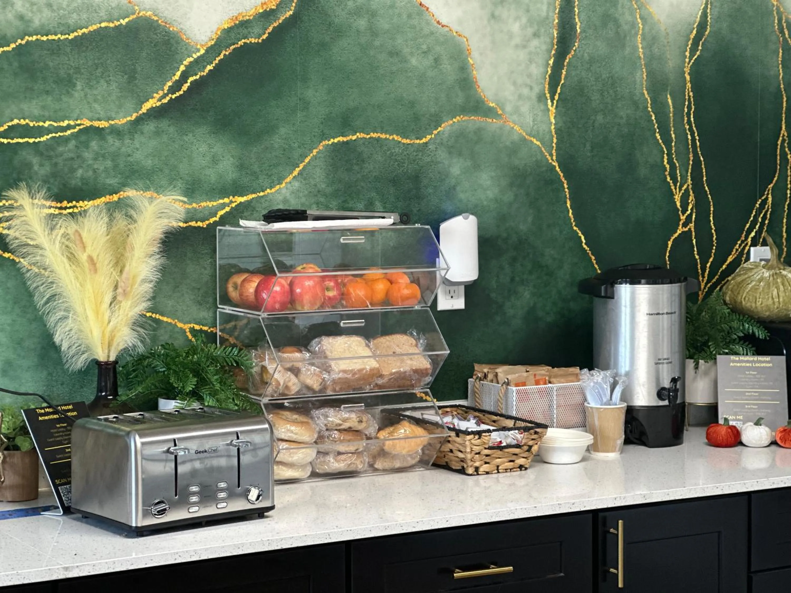 Breakfast in The Mallard Hotel & Suites