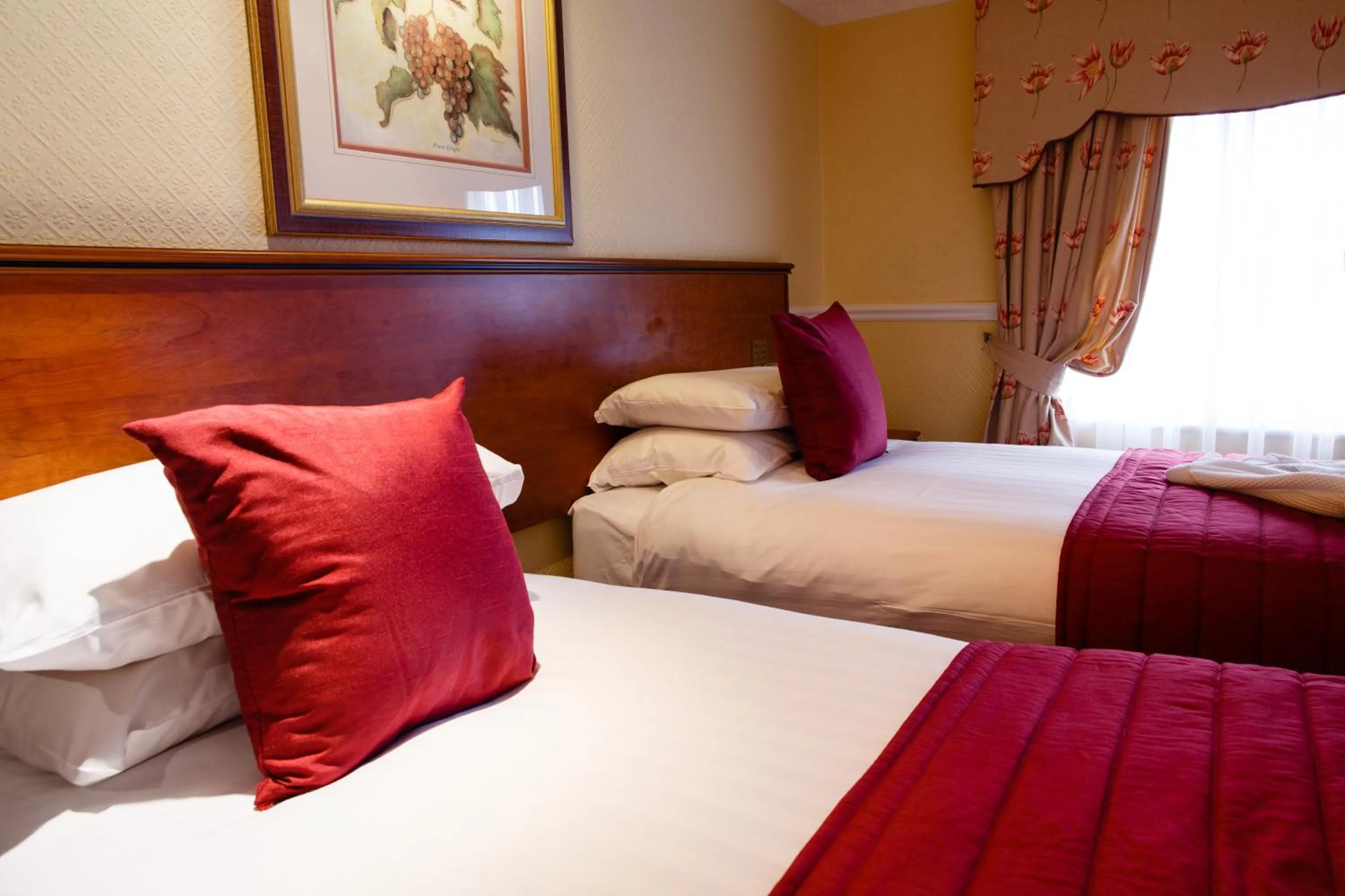 Bedroom, Bed in Best Western Lichfield City Centre The George Hotel
