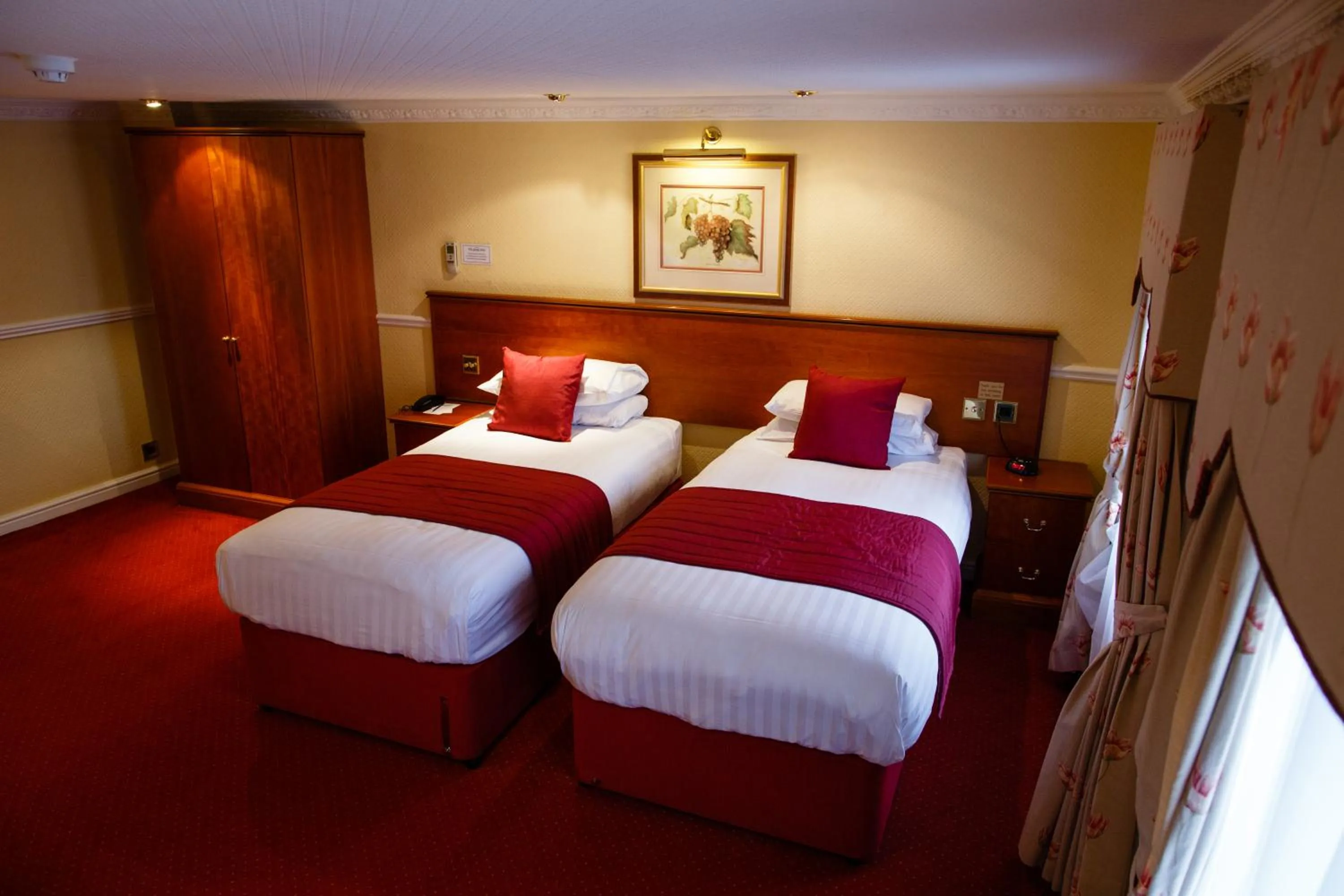Bedroom, Bed in Best Western Lichfield City Centre The George Hotel