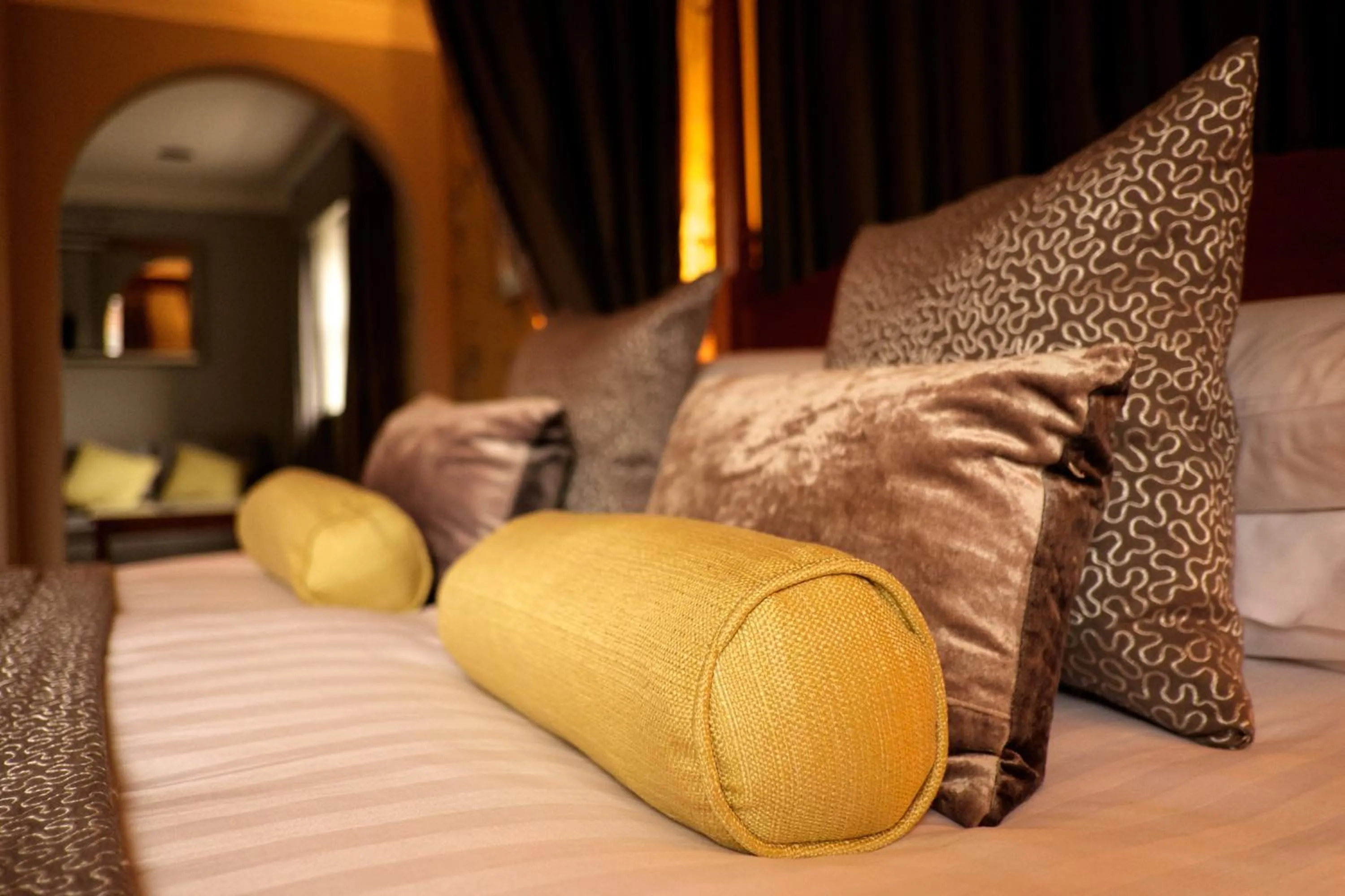 Bedroom, Bed in Best Western Lichfield City Centre The George Hotel