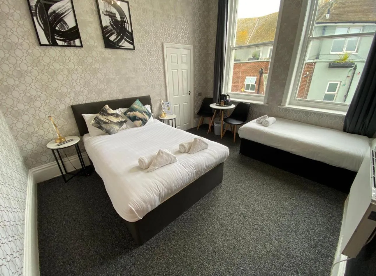 Bedroom in OYO Marine Parade Hotel, Eastbourne Pier