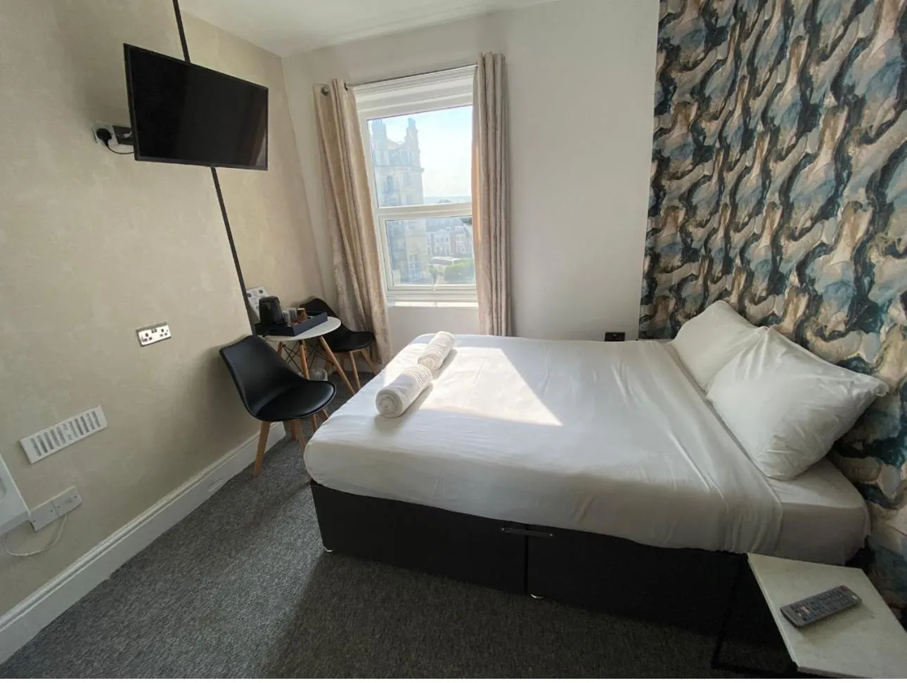 Bedroom in OYO Marine Parade Hotel, Eastbourne Pier