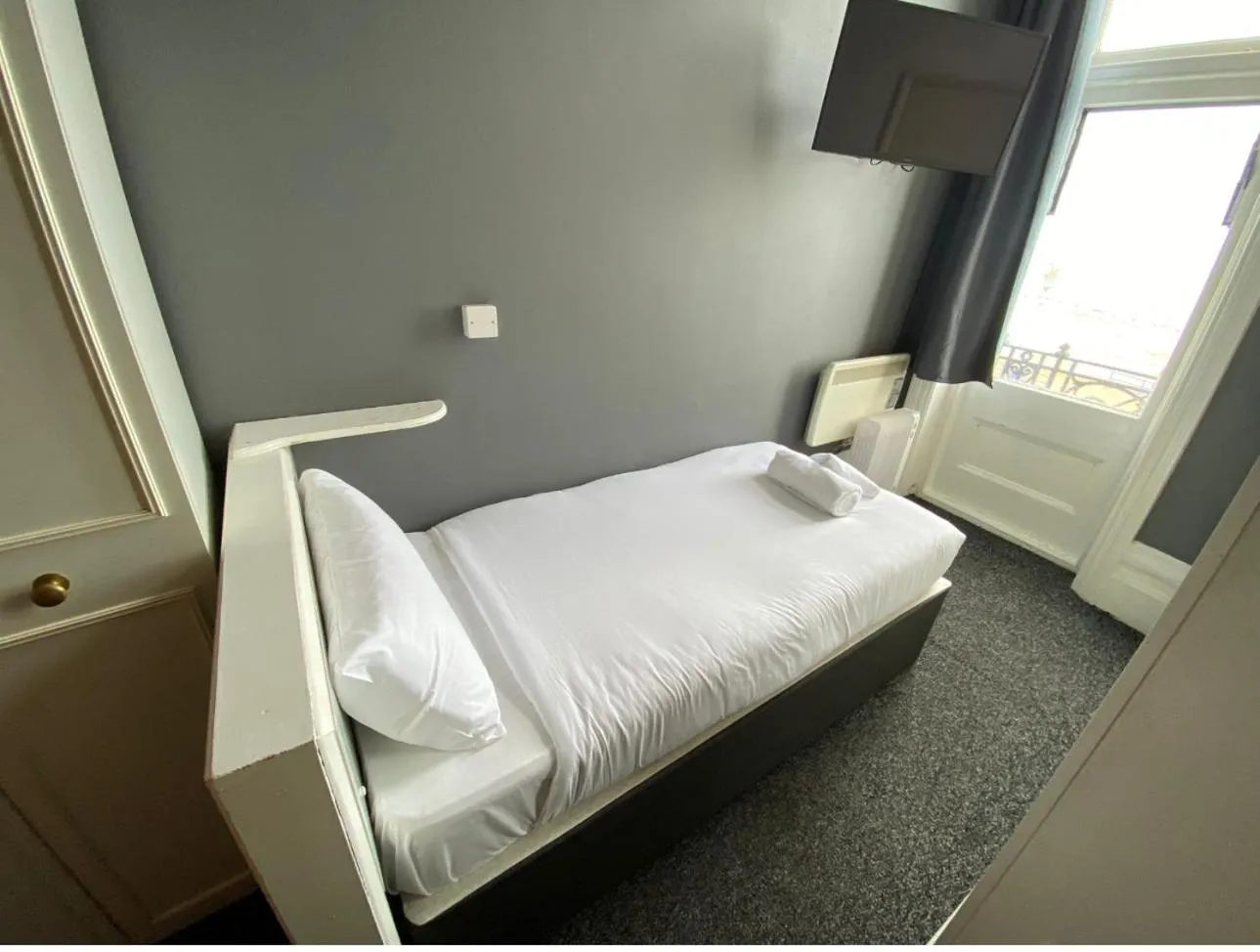 Bedroom in OYO Marine Parade Hotel, Eastbourne Pier