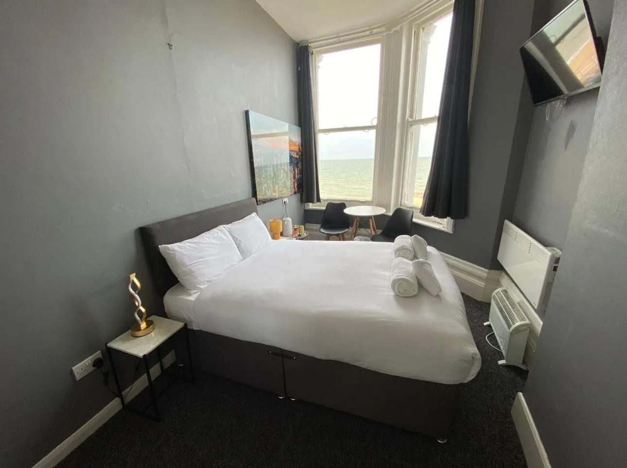 Bedroom in OYO Marine Parade Hotel, Eastbourne Pier
