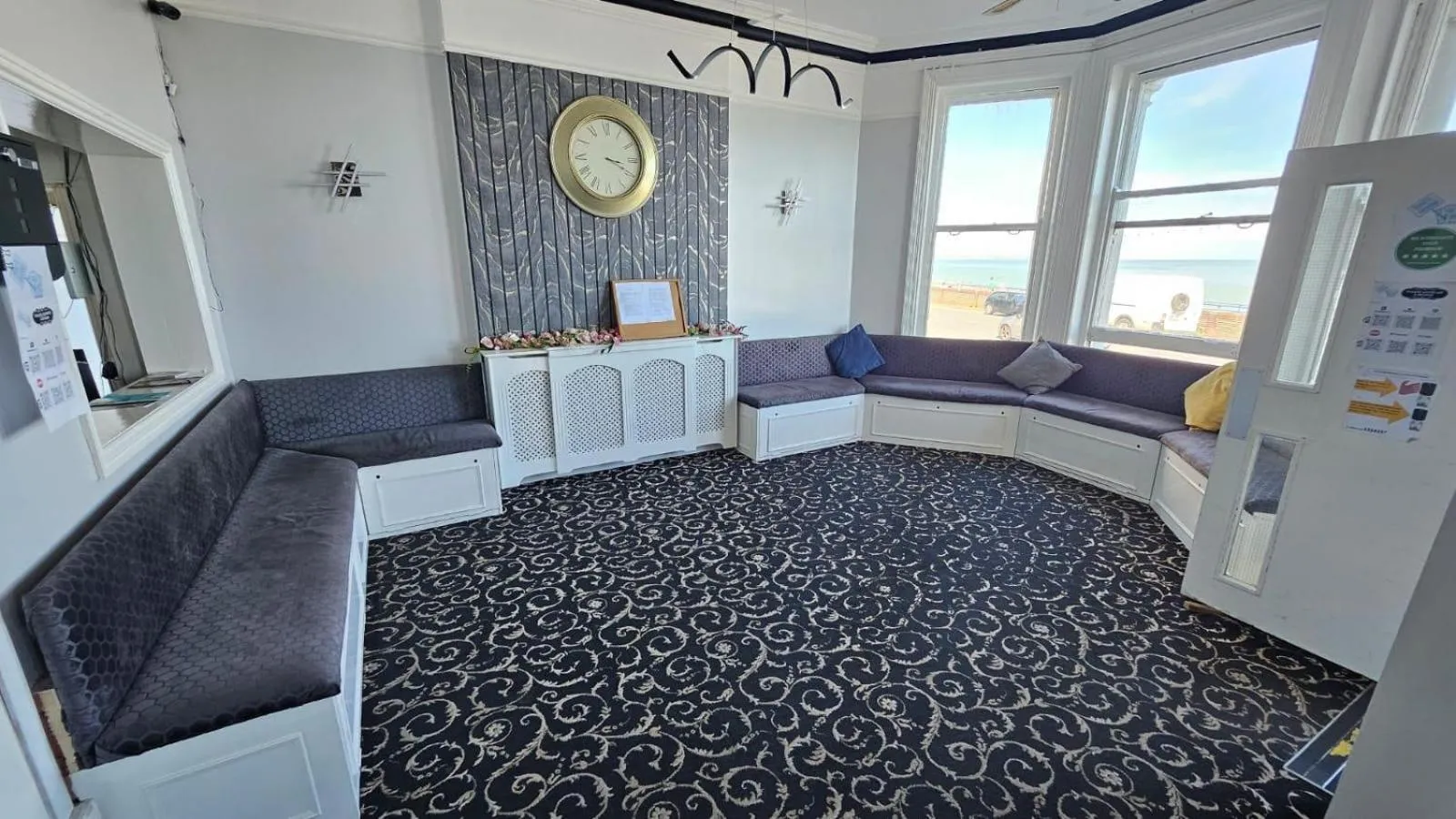 Lobby or reception in OYO Marine Parade Hotel, Eastbourne Pier