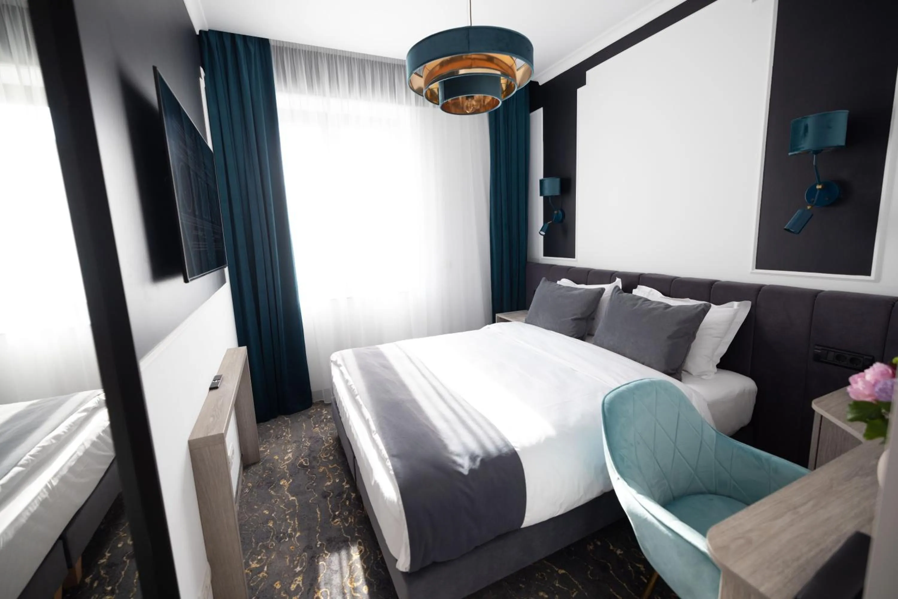 Photo of the whole room, Bed in Opera Hotel