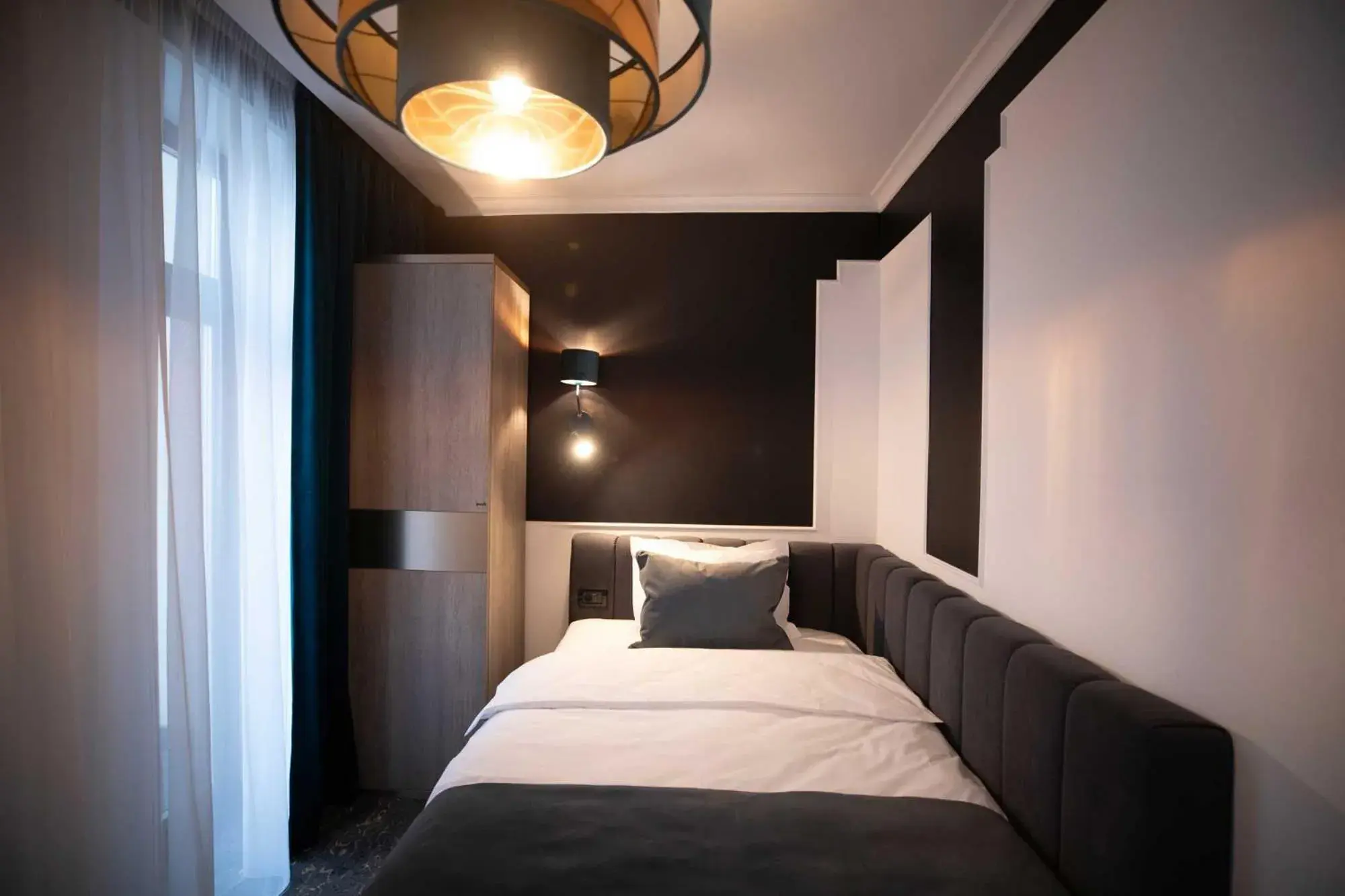 Single Room - single occupancy in Opera Hotel Single Room - single occupancy in Opera Hotel