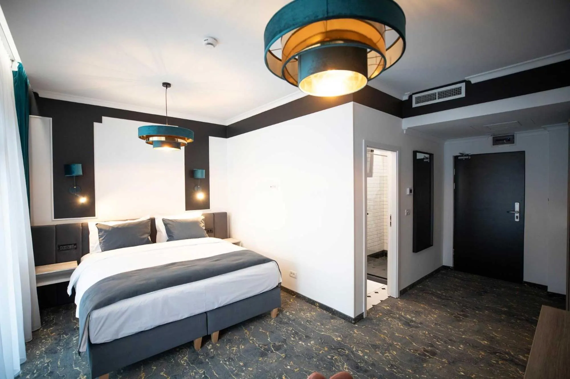 Photo of the whole room, Bed in Opera Hotel