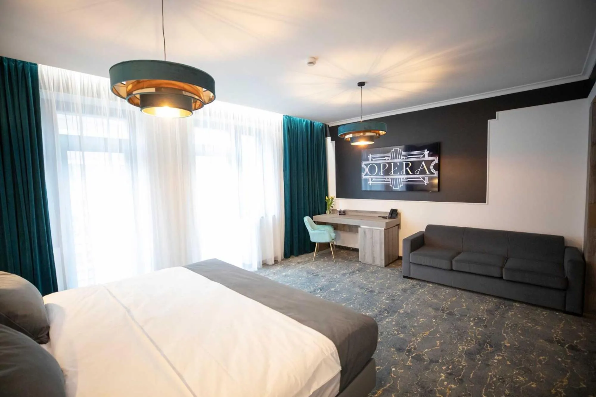 Photo of the whole room, Bed in Opera Hotel