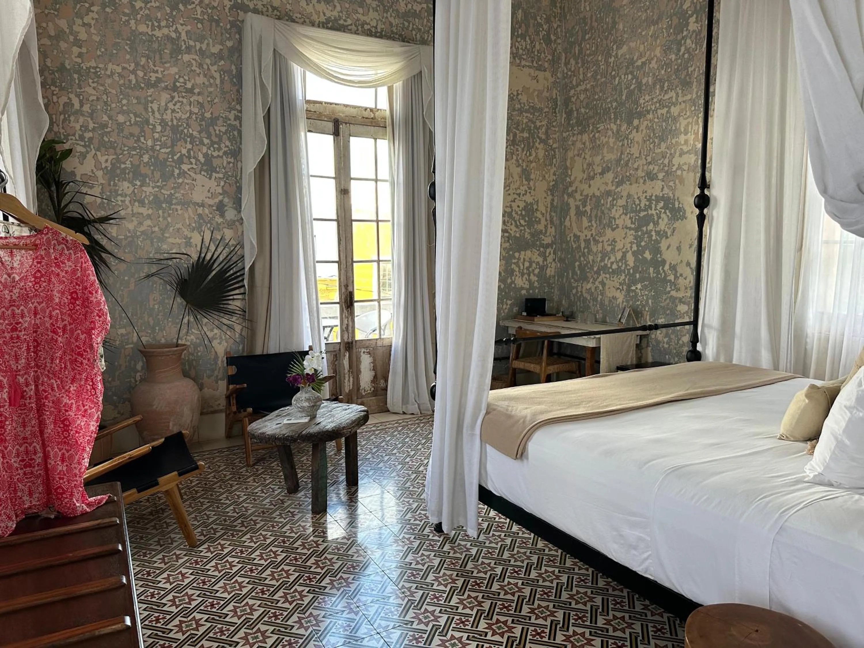 Photo of the whole room, Bed in Historic House Hotel boutique