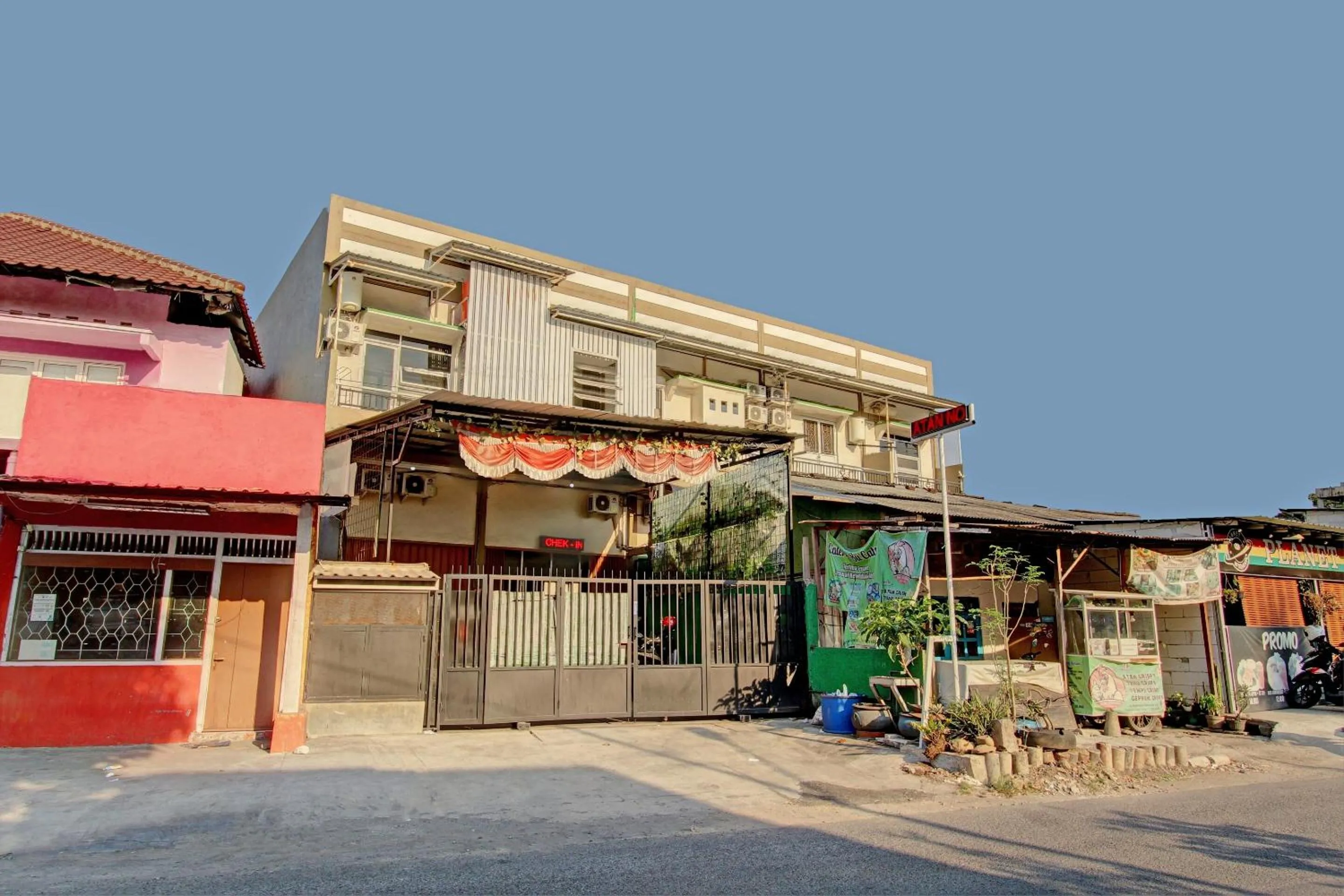Facade/entrance in Hotel O New Puspa Residence