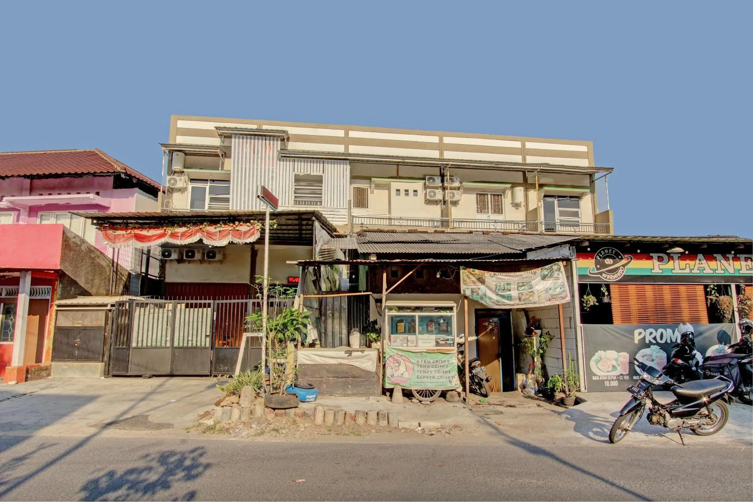 Facade/entrance in Hotel O New Puspa Residence