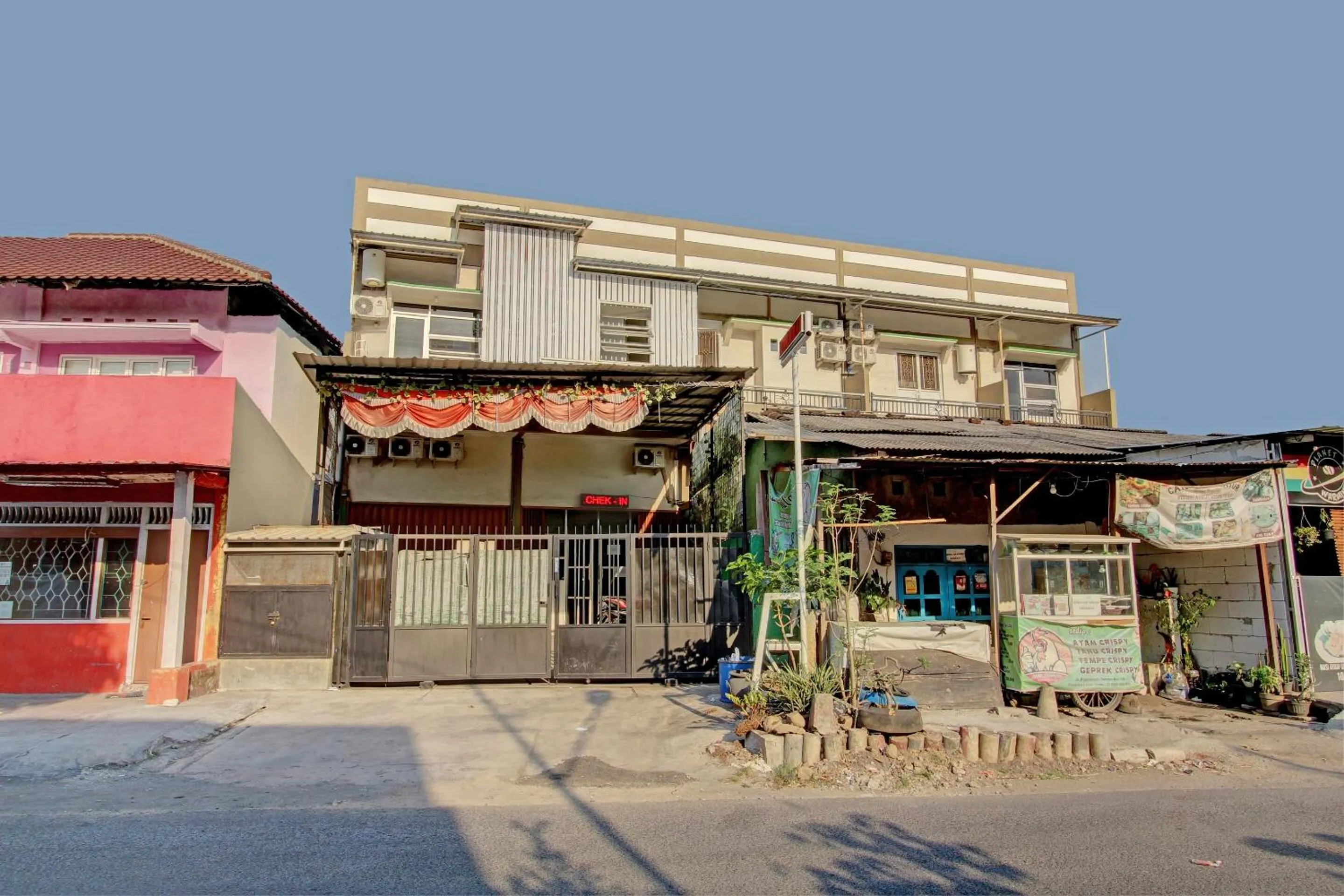 Facade/entrance in Hotel O New Puspa Residence