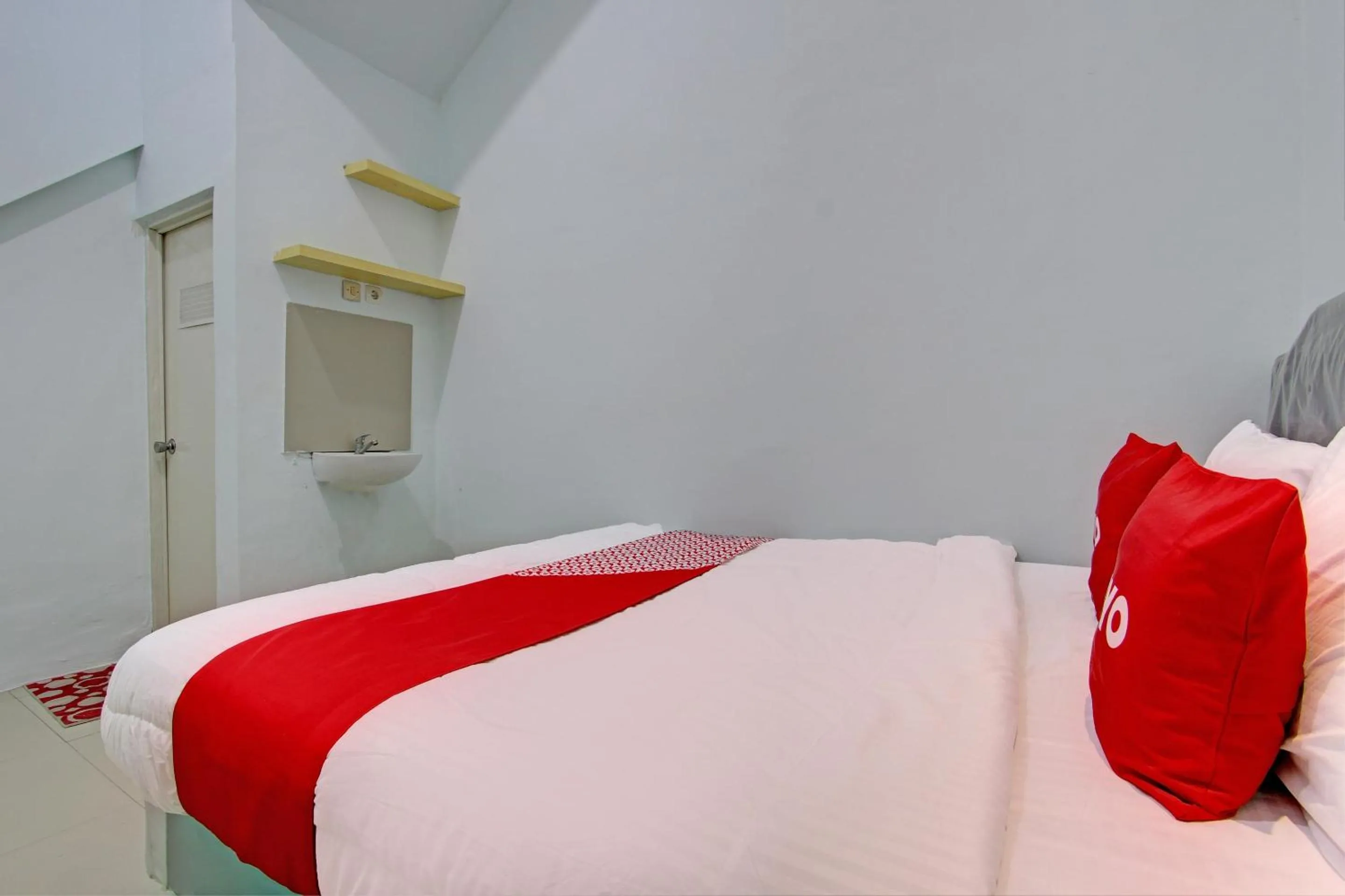 Bedroom, Bed in Hotel O New Puspa Residence