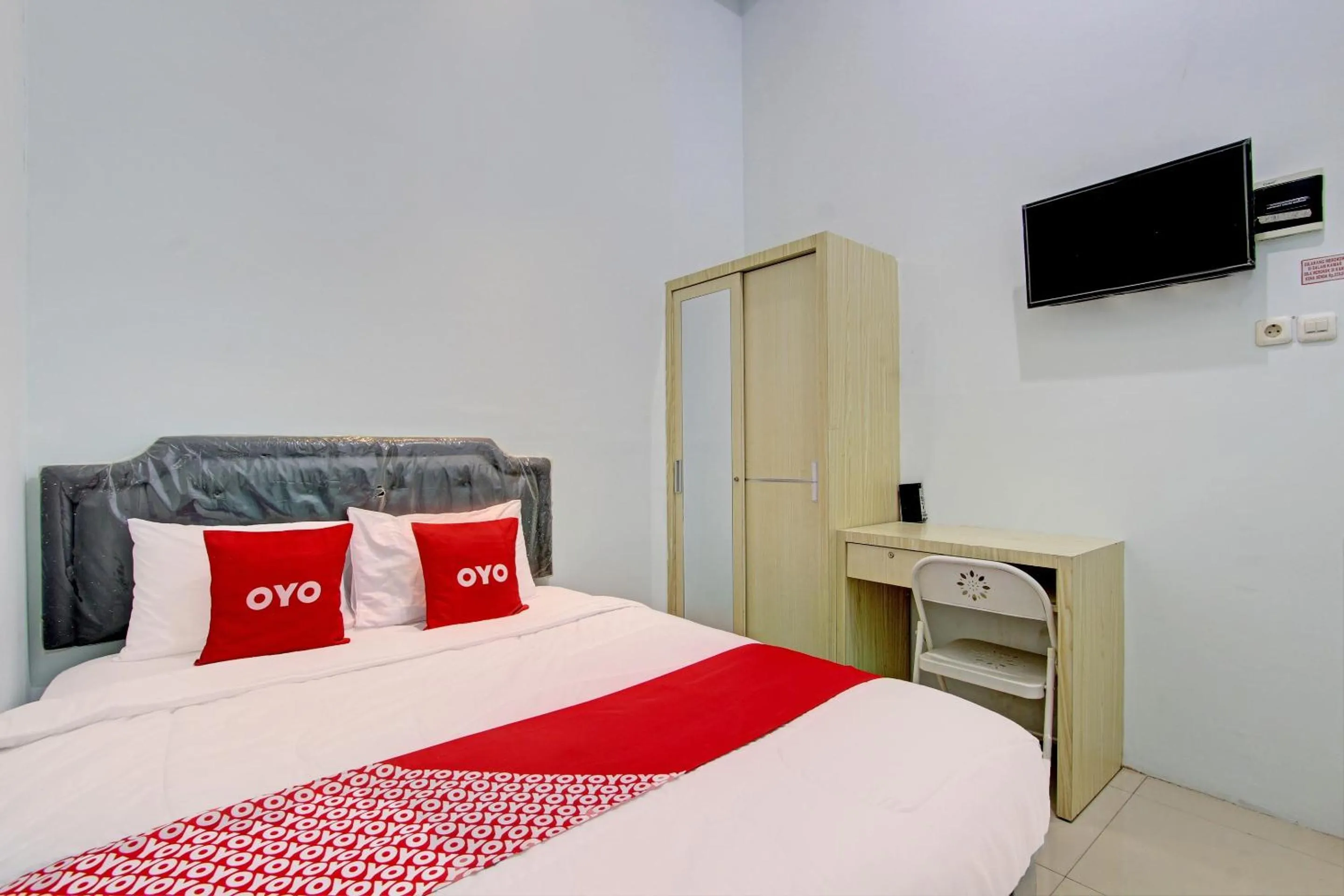 Bedroom, Bed in Hotel O New Puspa Residence