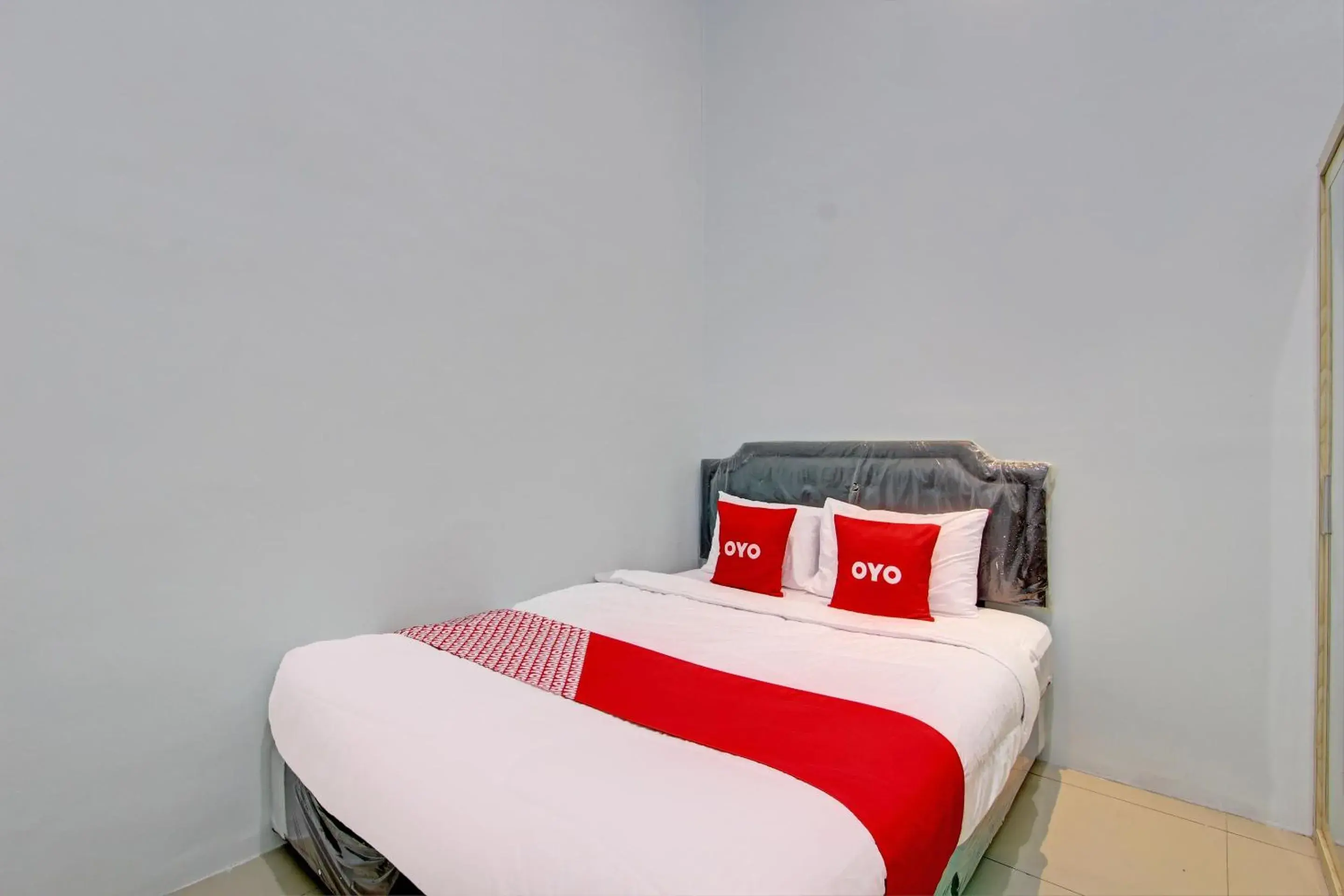 Standard Double Room in Hotel O New Puspa Residence Standard Double Room in Hotel O New Puspa Residence