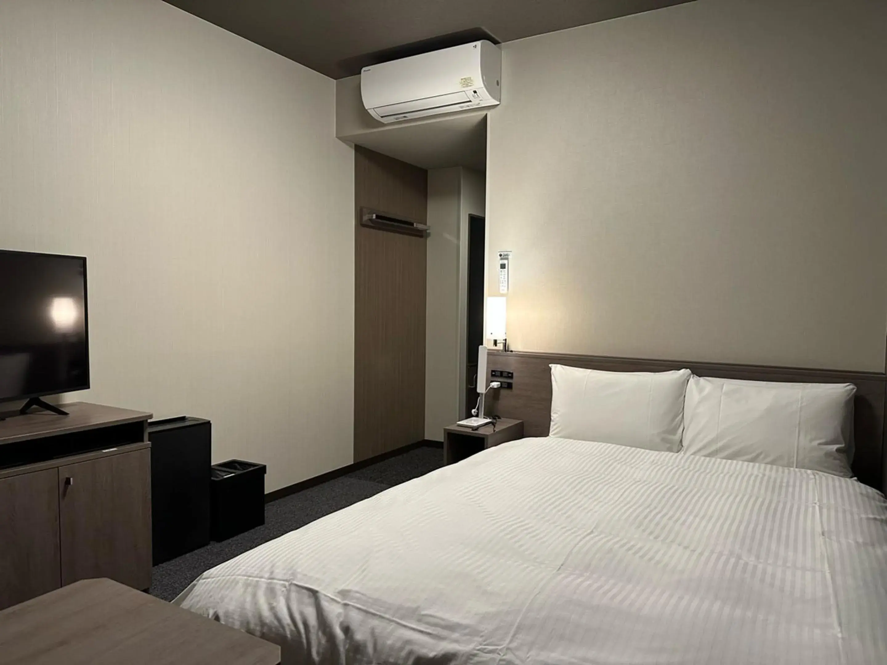 Comfort Double Room with Small Double Bed - single occupancy - Non-Smoking in Hotel Route Inn Numata Comfort Double Room with Small Double Bed - single occupancy - Non-Smoking in Hotel Route Inn Numata