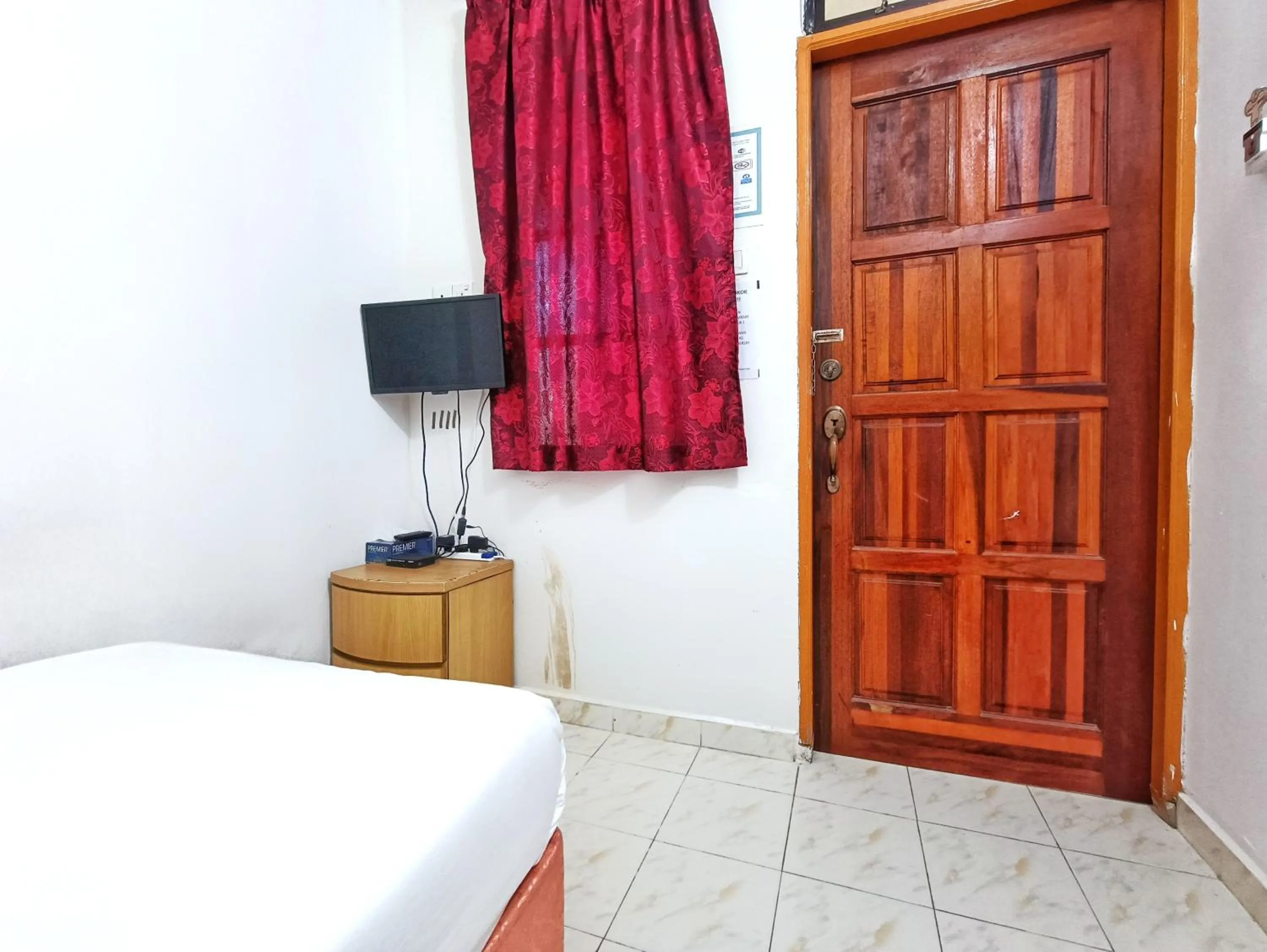 TV and multimedia, Bed in Chalet Yunie Marang by RVH