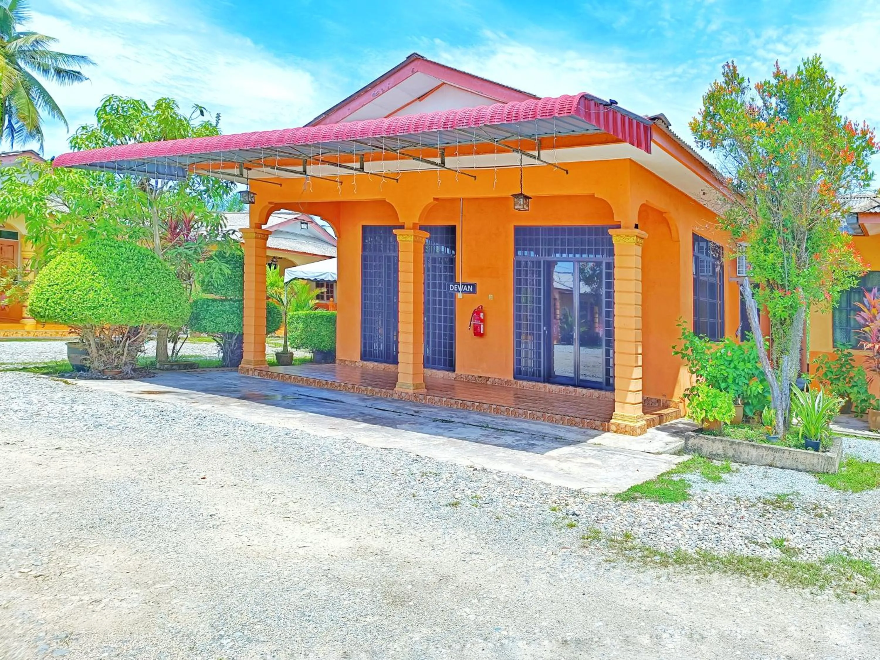 Property building in Chalet Yunie Marang by RVH