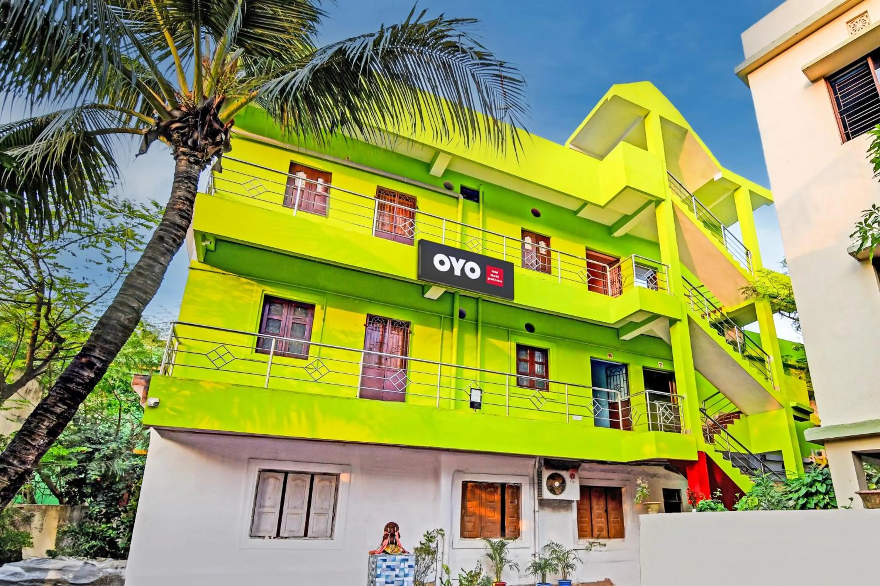 Facade/entrance in Super Hotel O Khushi Guest House