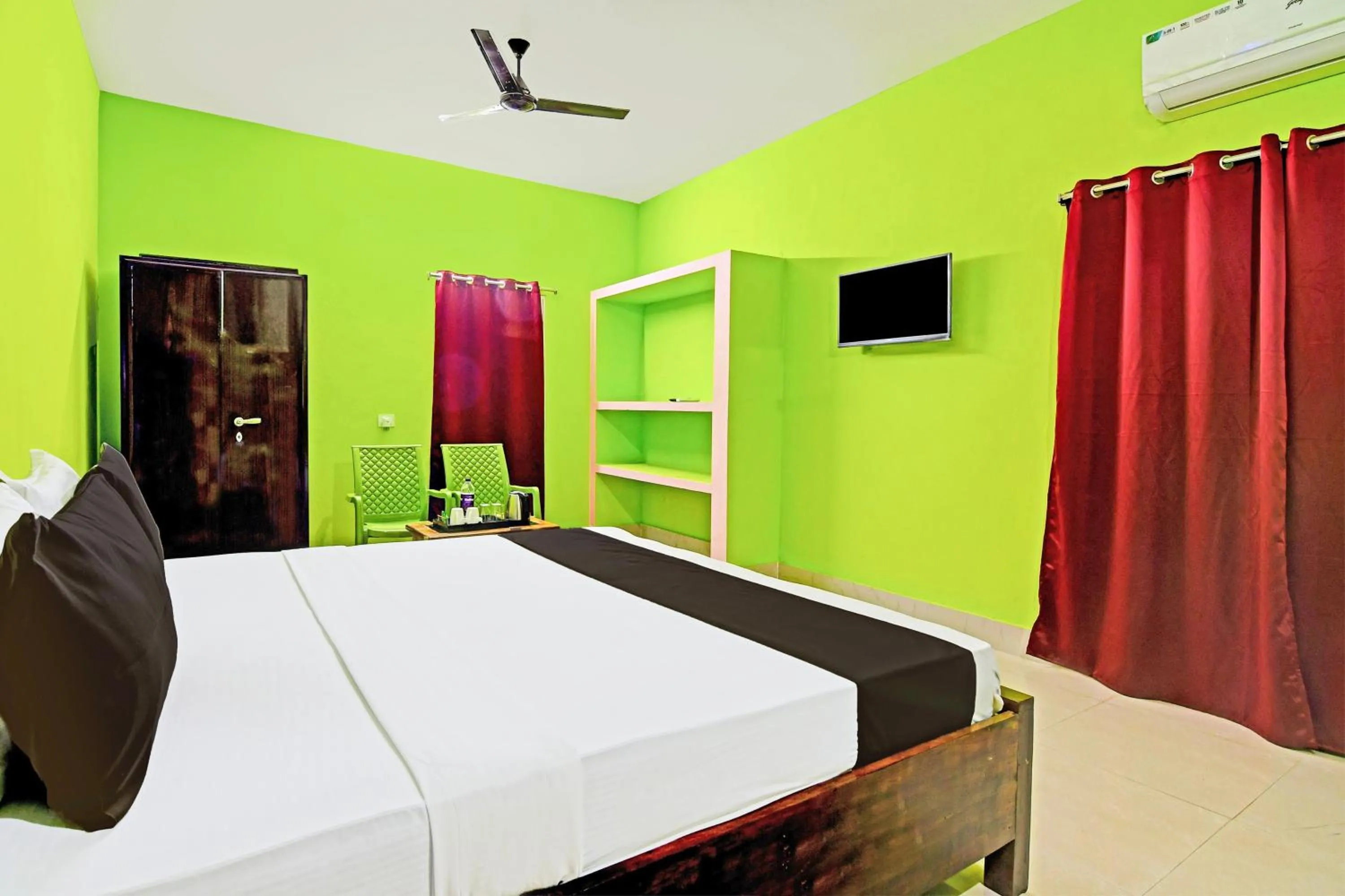Bedroom, Bed in Super Hotel O Khushi Guest House