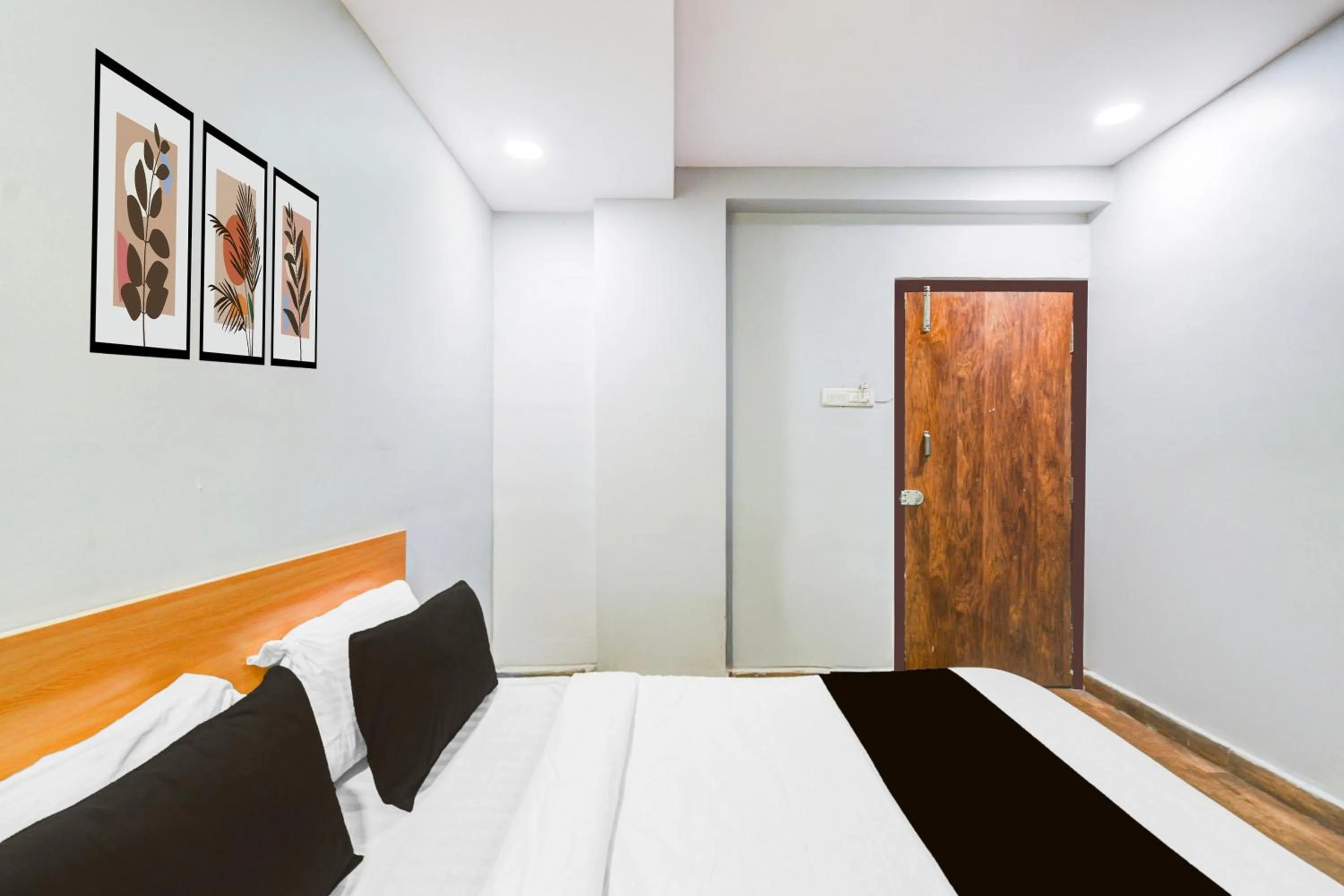 Bedroom, Bed in Super Collection O Malkajgiri