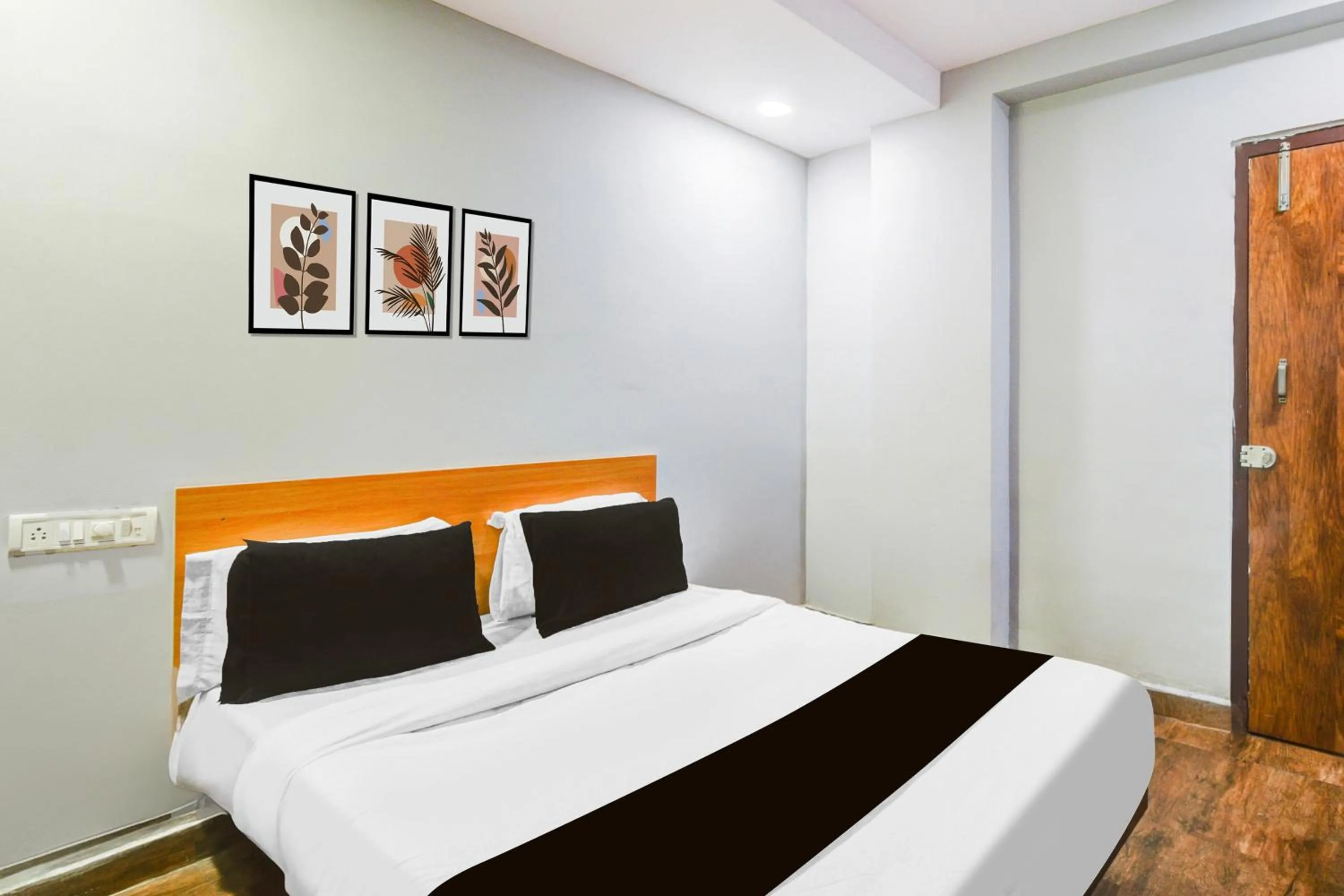 Bedroom, Bed in Super Collection O Malkajgiri