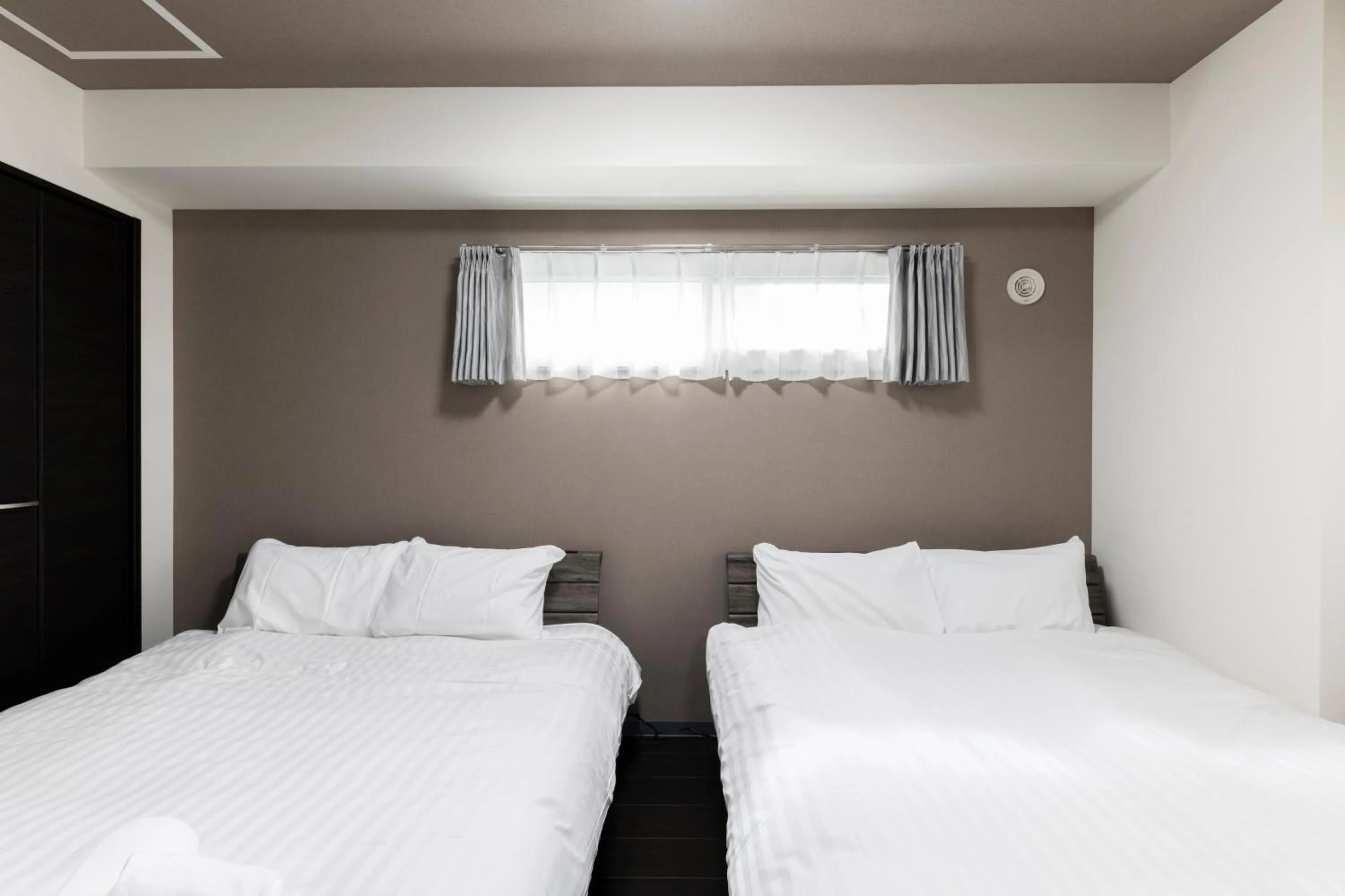 Bedroom, Bed in Essence