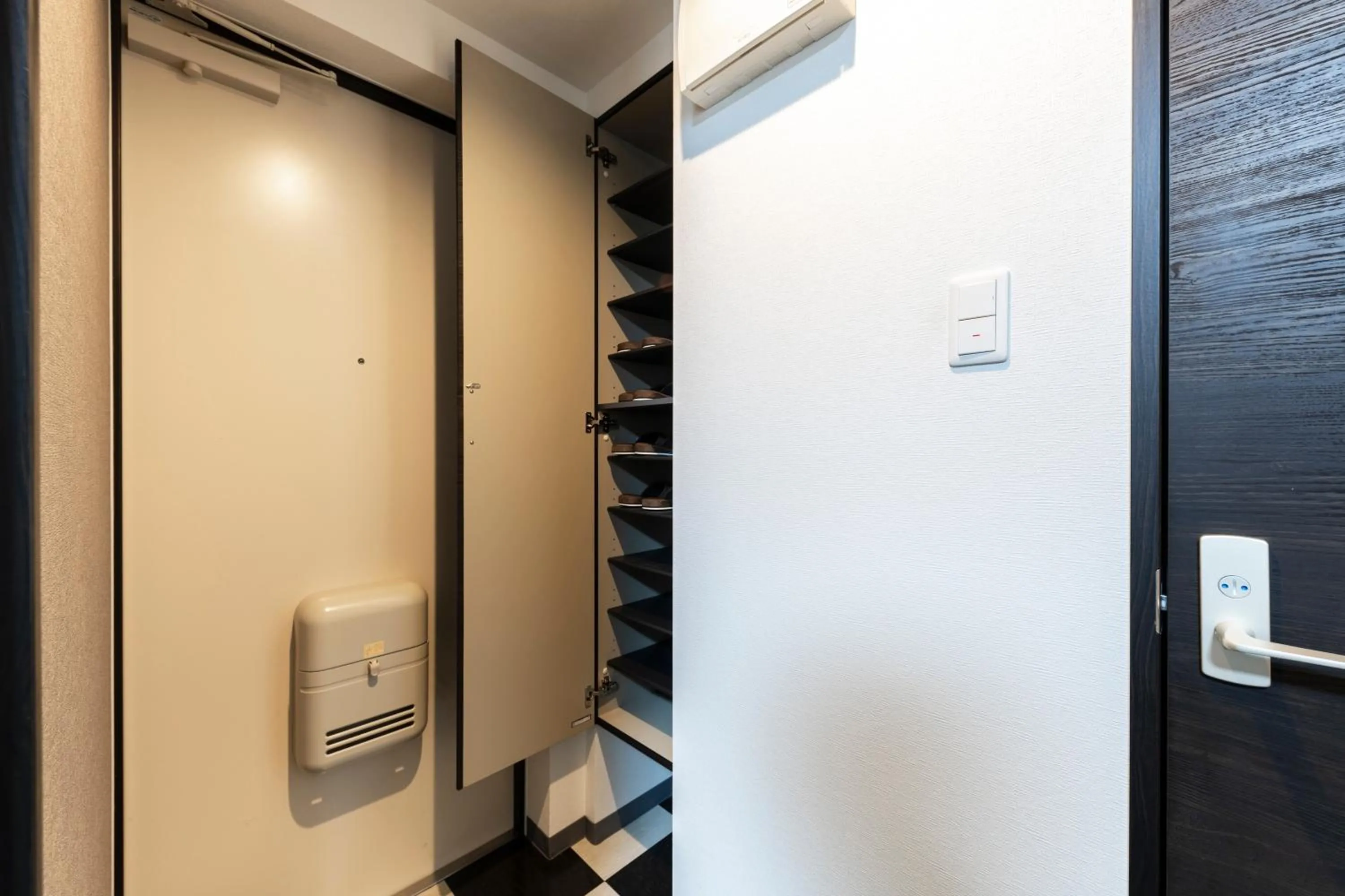 Facade/entrance in Essence