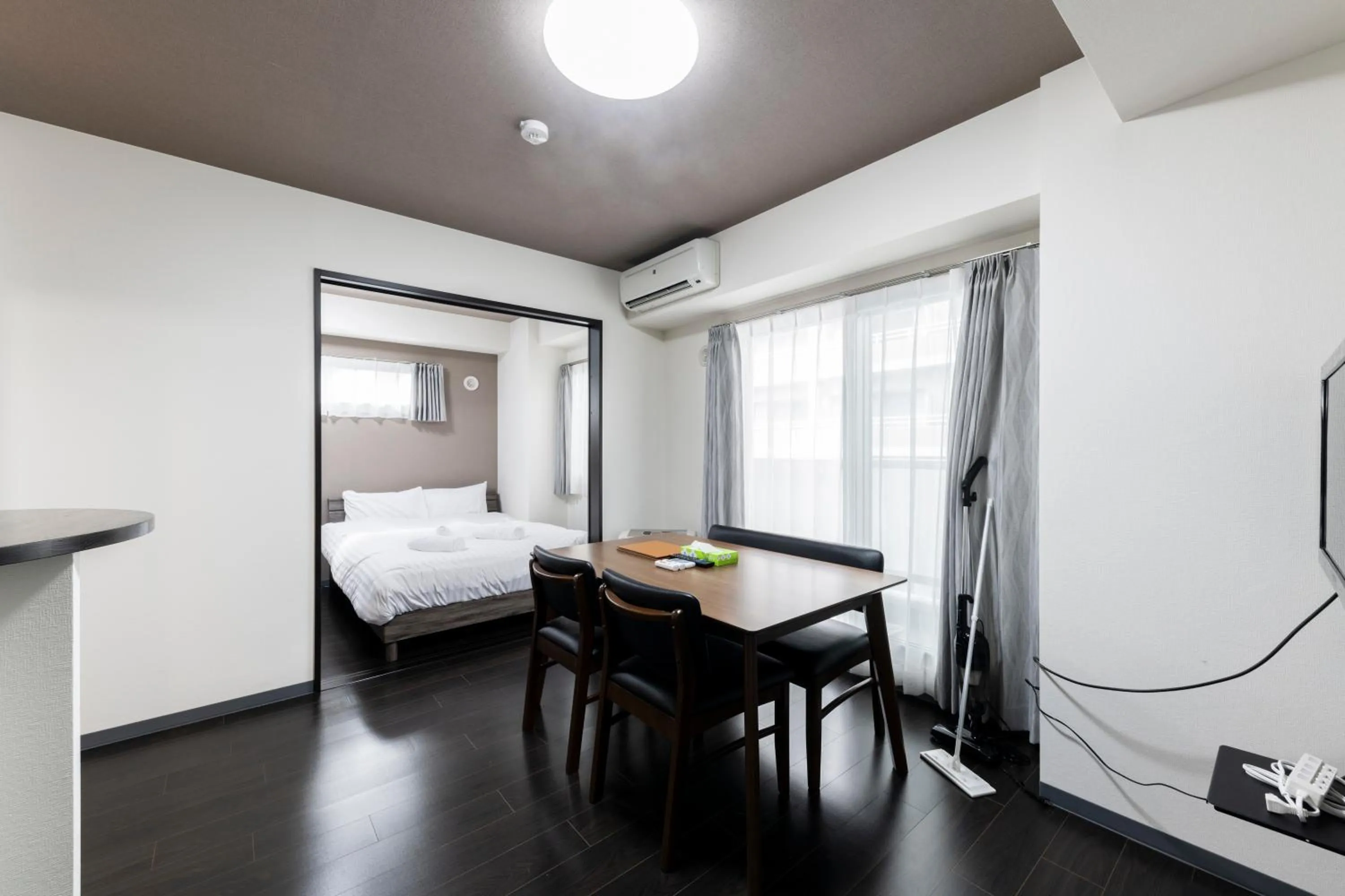 Dining area, Bed in Essence