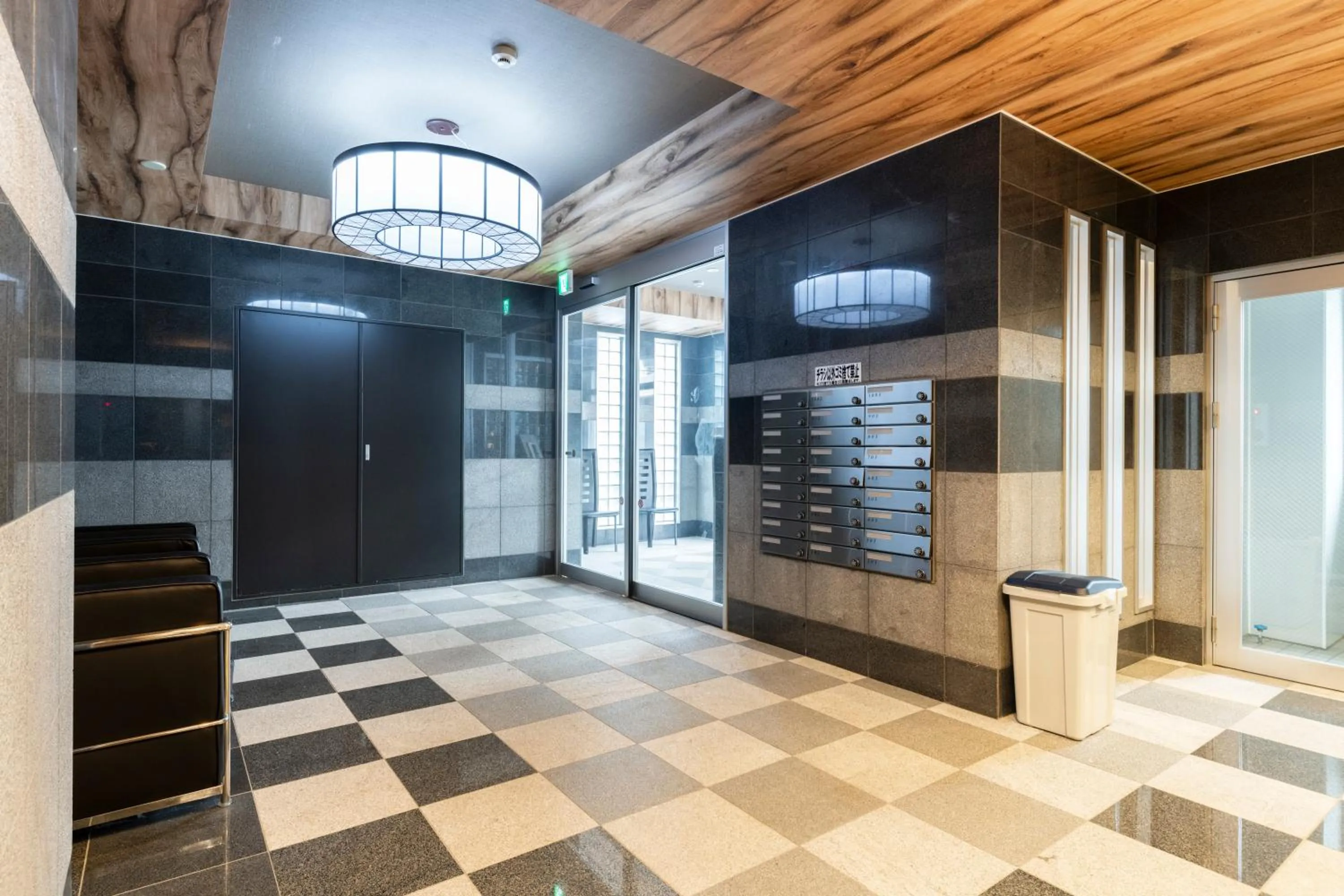 Facade/entrance in Essence